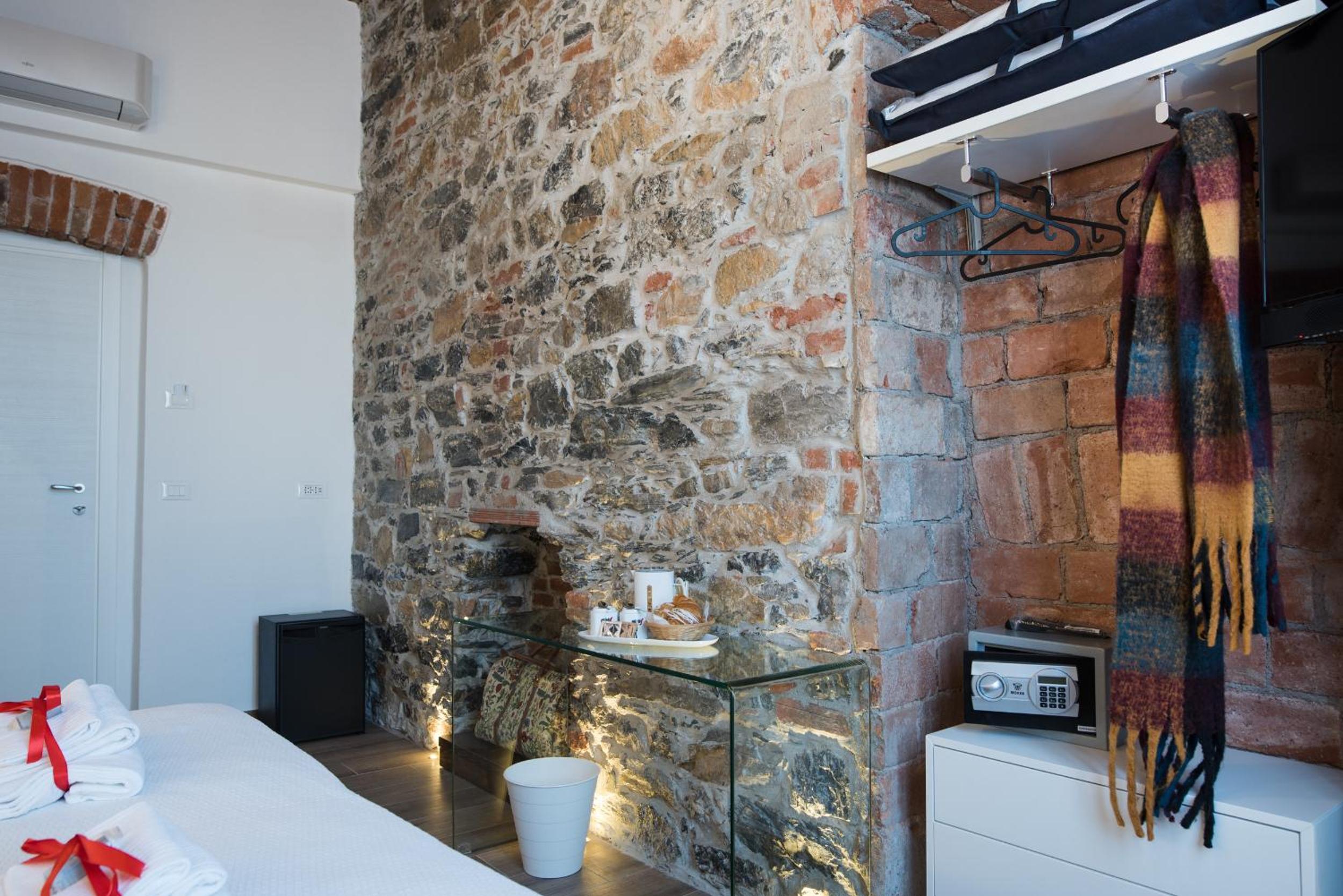 Deluxe Double or Twin Room with City View - Photo 15