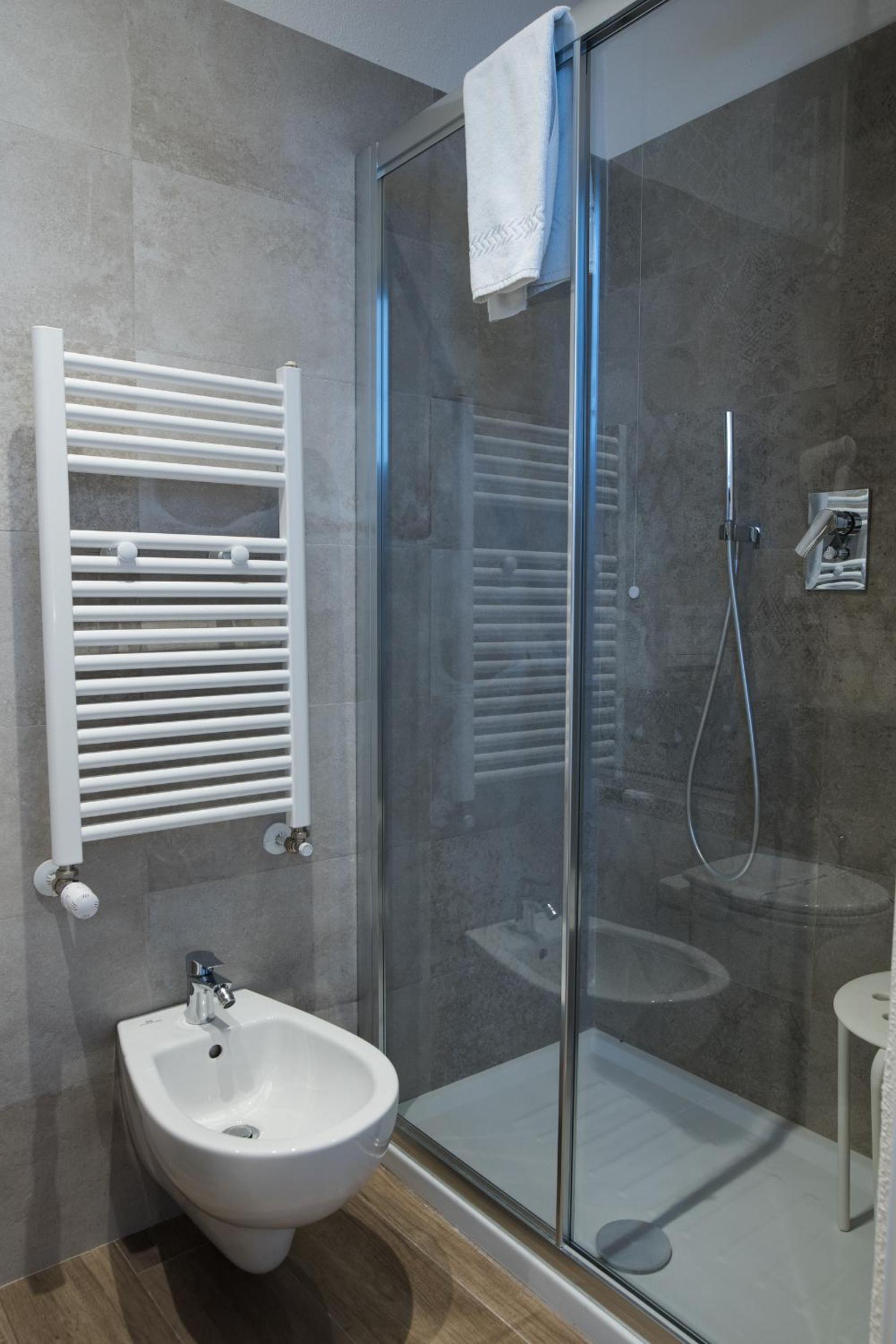 Deluxe Double or Twin Room with City View - Photo 16