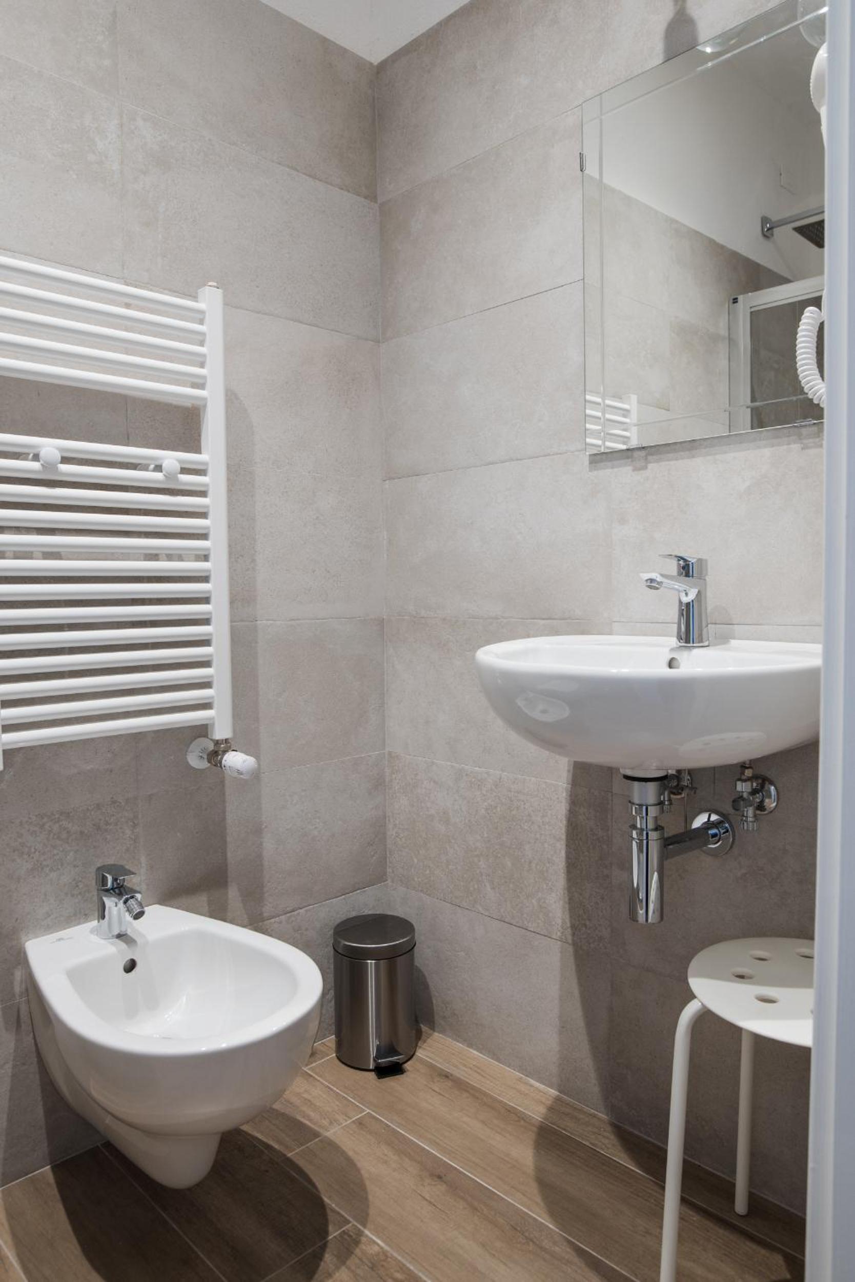 Deluxe Double or Twin Room with City View - Photo 23