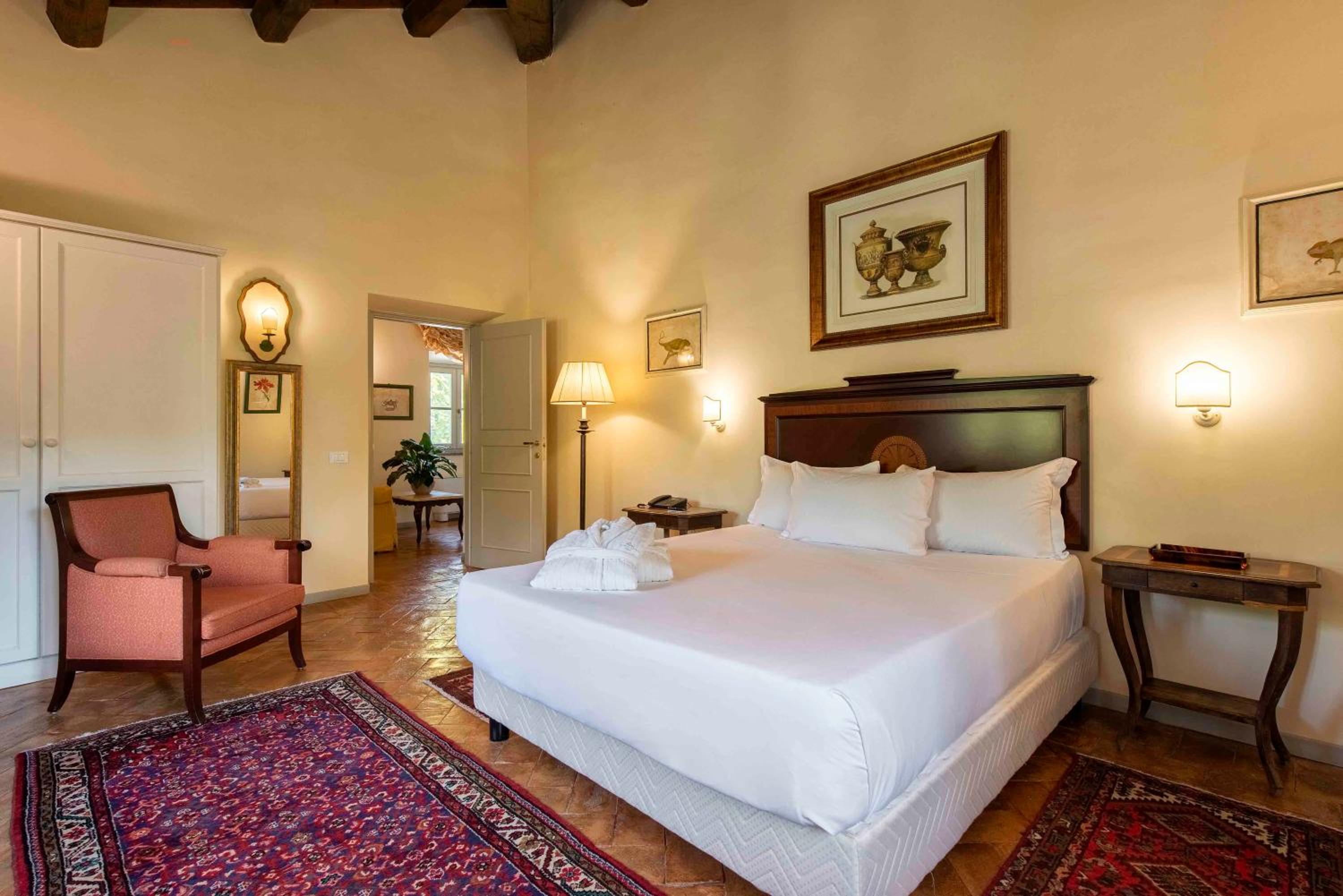 Junior Suite with Spa Access - Photo 2