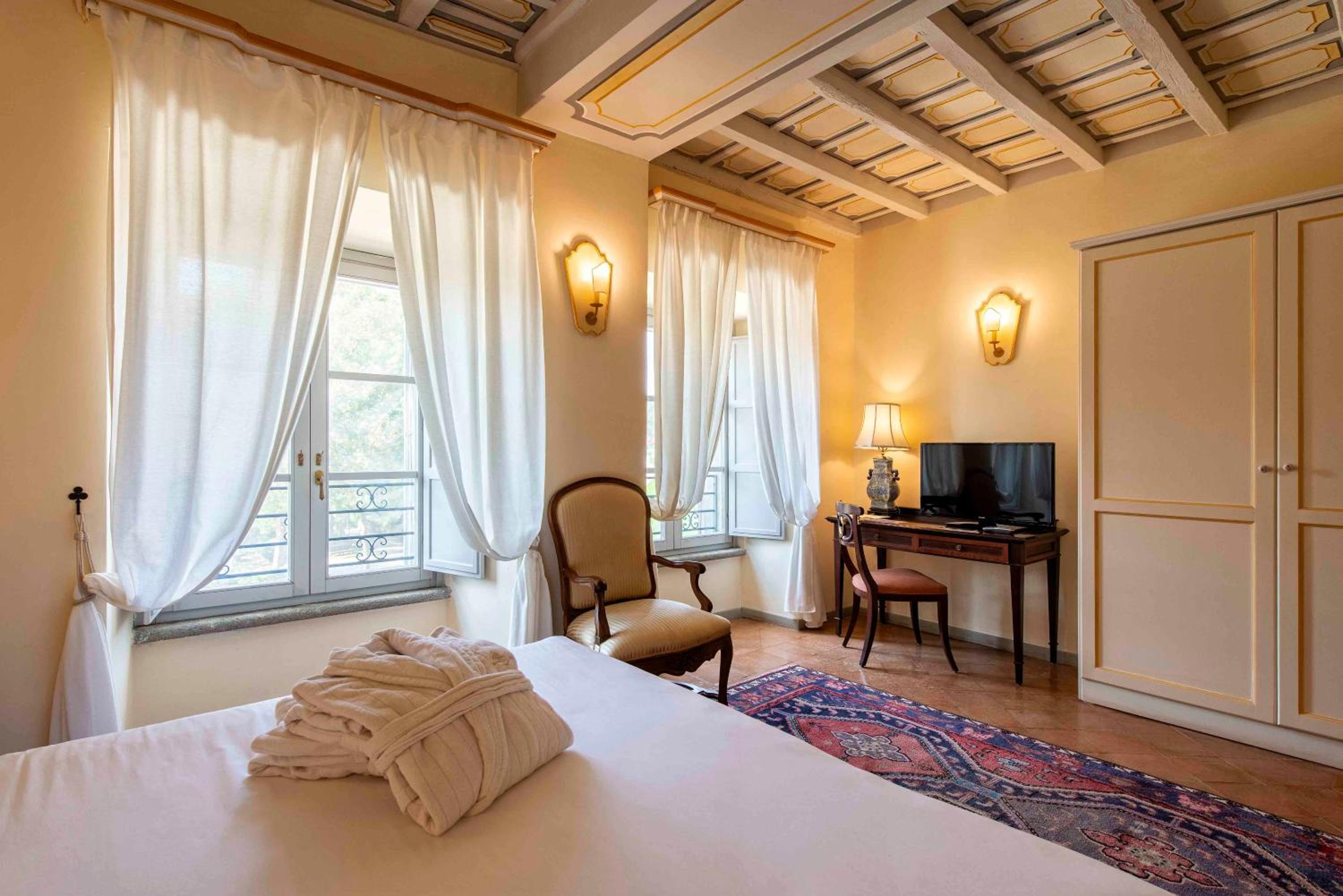 Deluxe Double or Twin Room with Spa Access - Photo 2