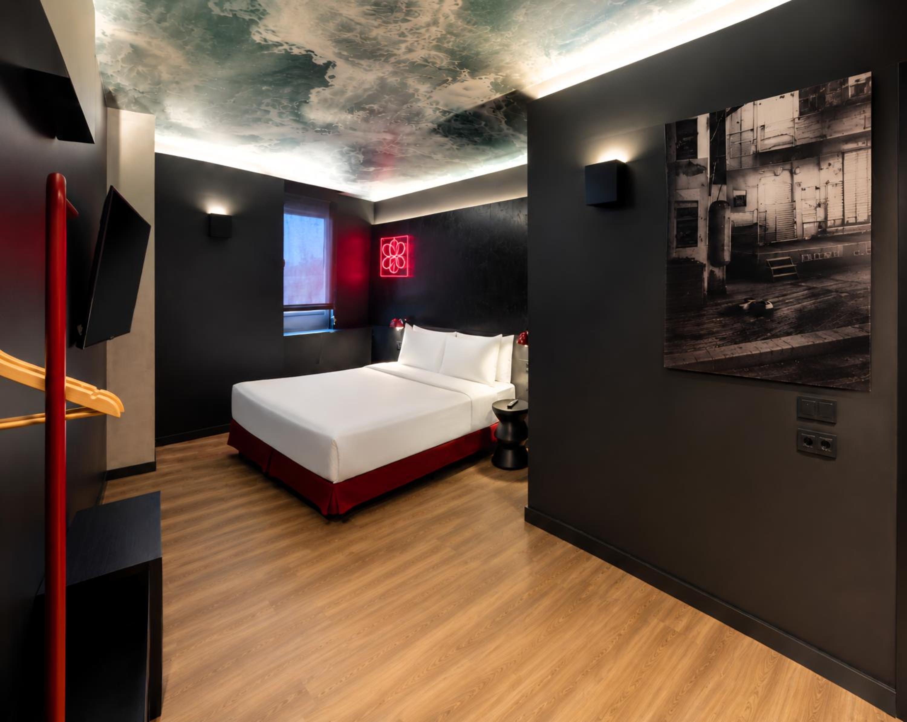 Deluxe Double or Twin Room photo 1