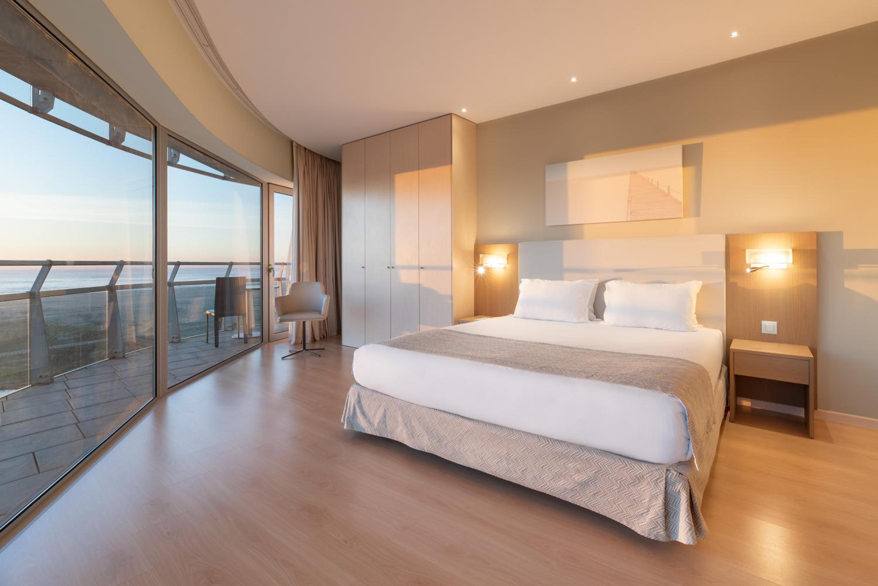 Deluxe Suite with Front Sea View