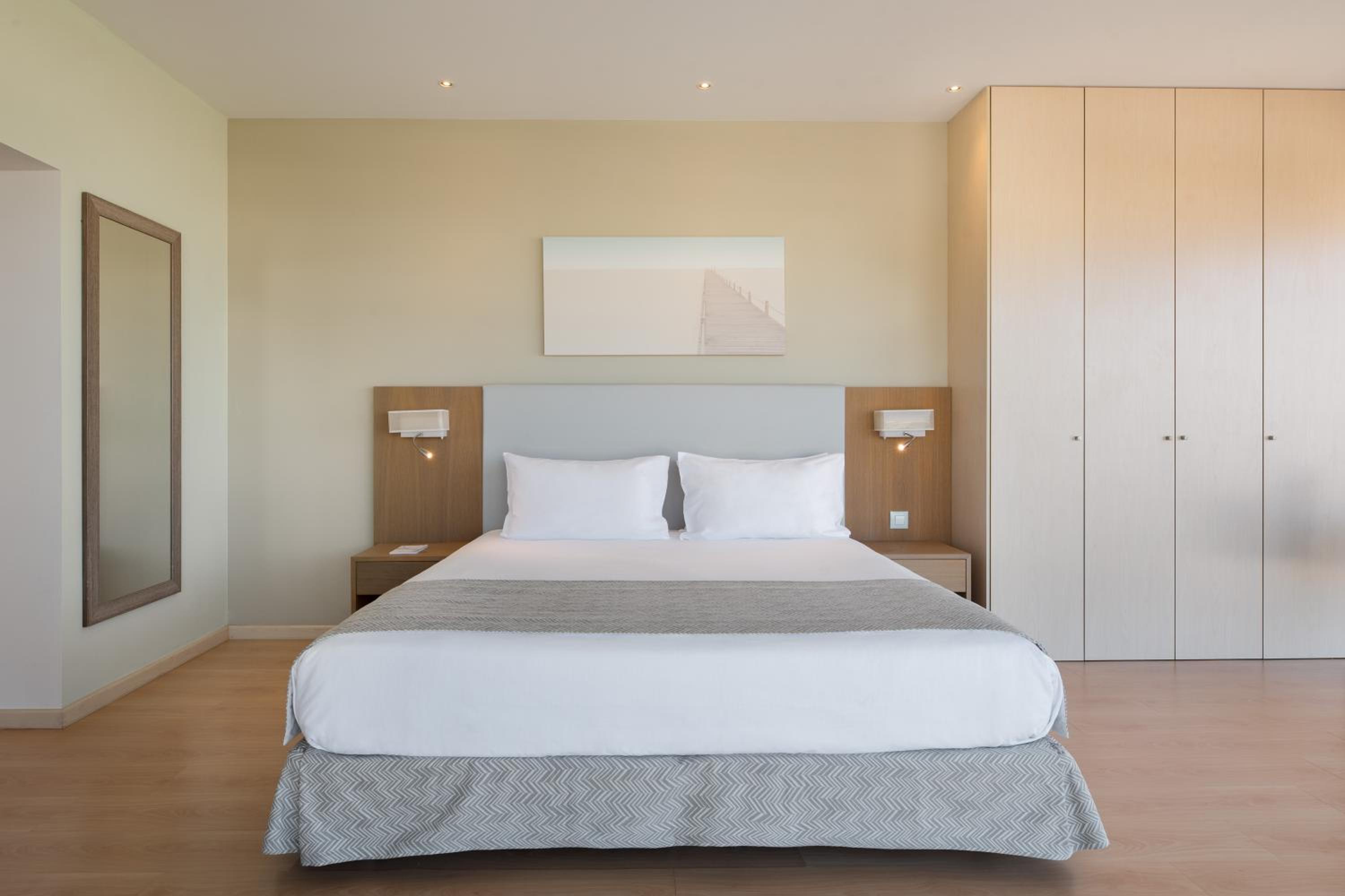 Deluxe Suite with City View