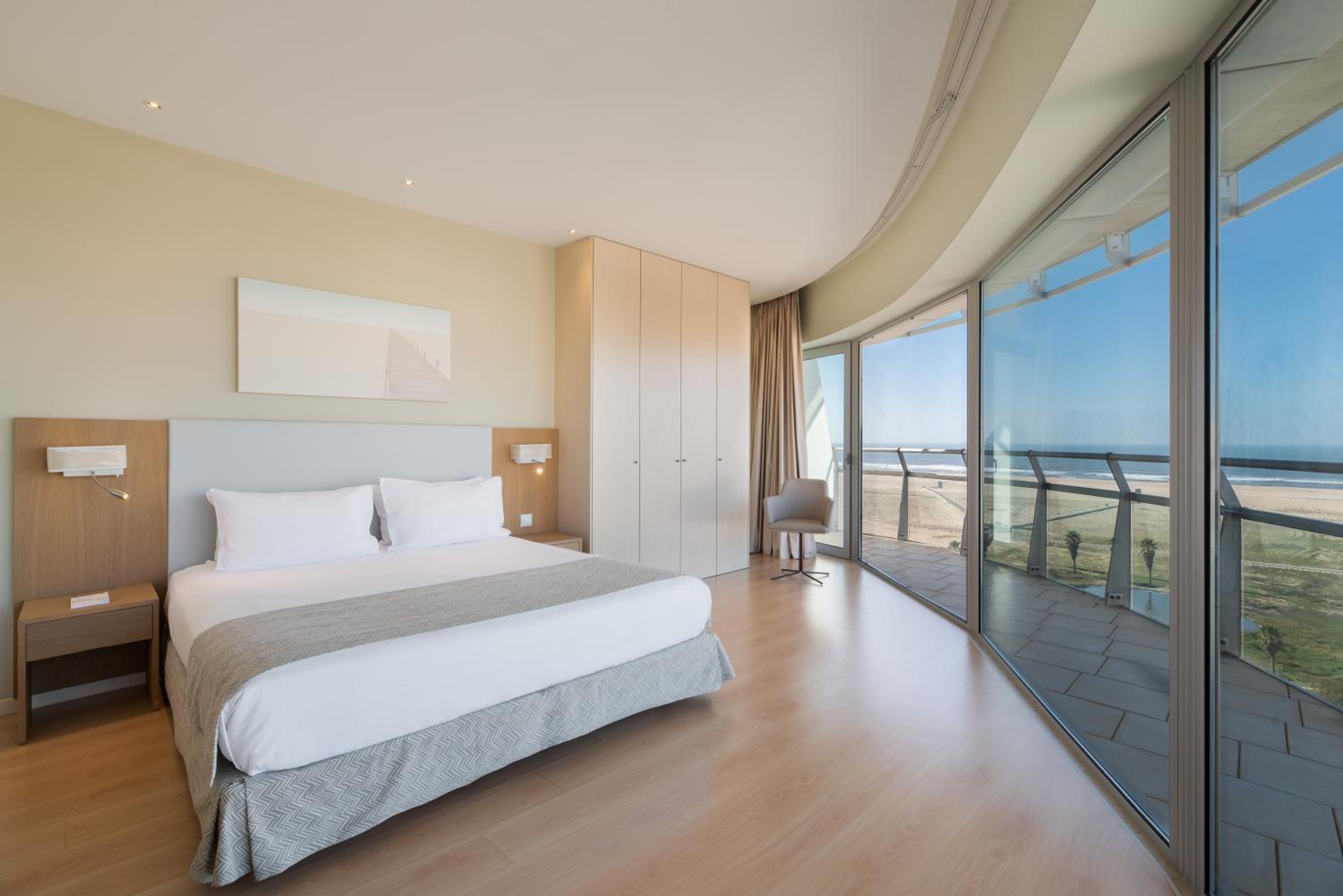 Deluxe Suite with Front Sea View photo 3