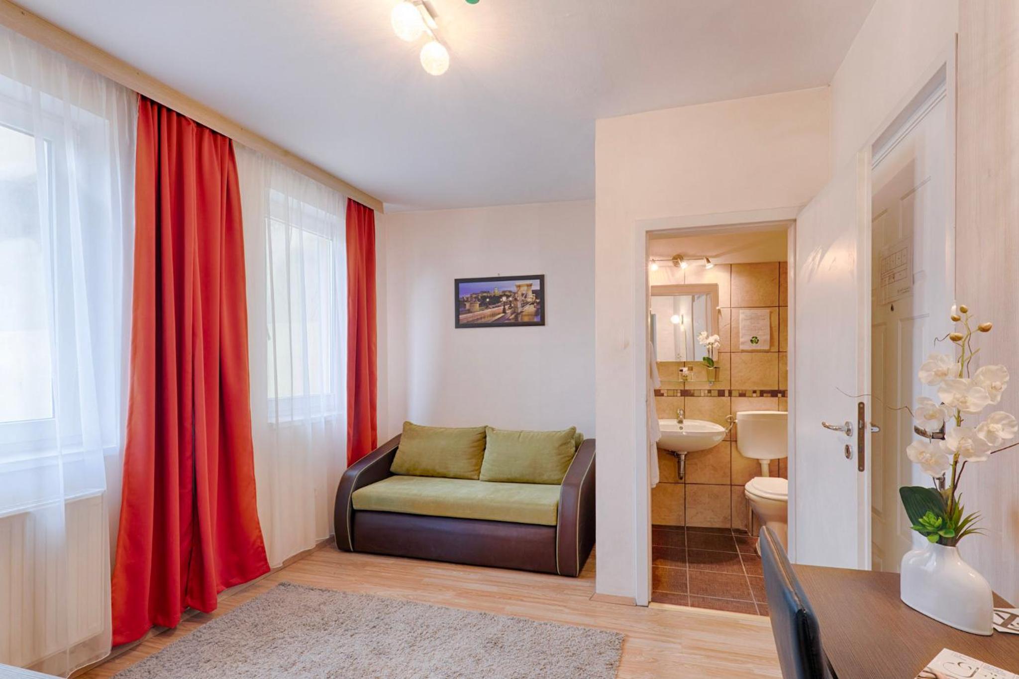 Small Double or Twin Room - Photo 11