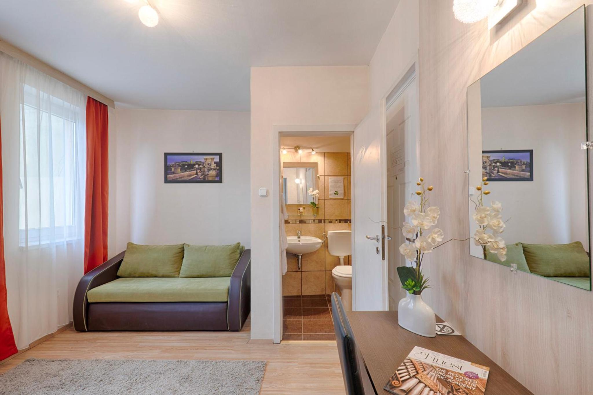 Small Double or Twin Room - Photo 12