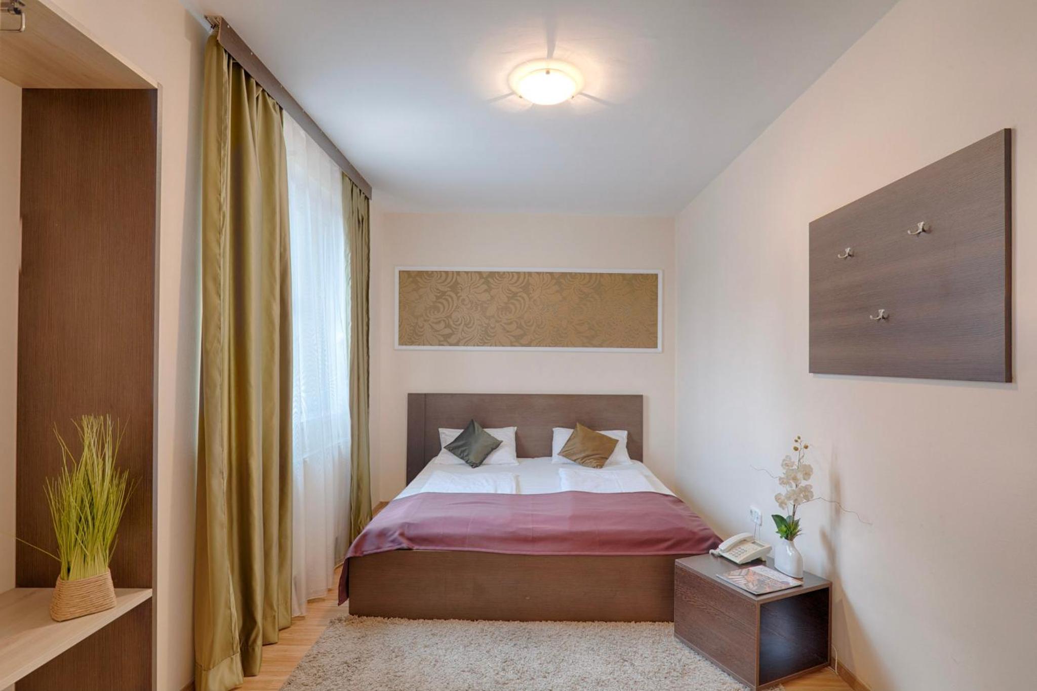 Small Double or Twin Room - Photo 4