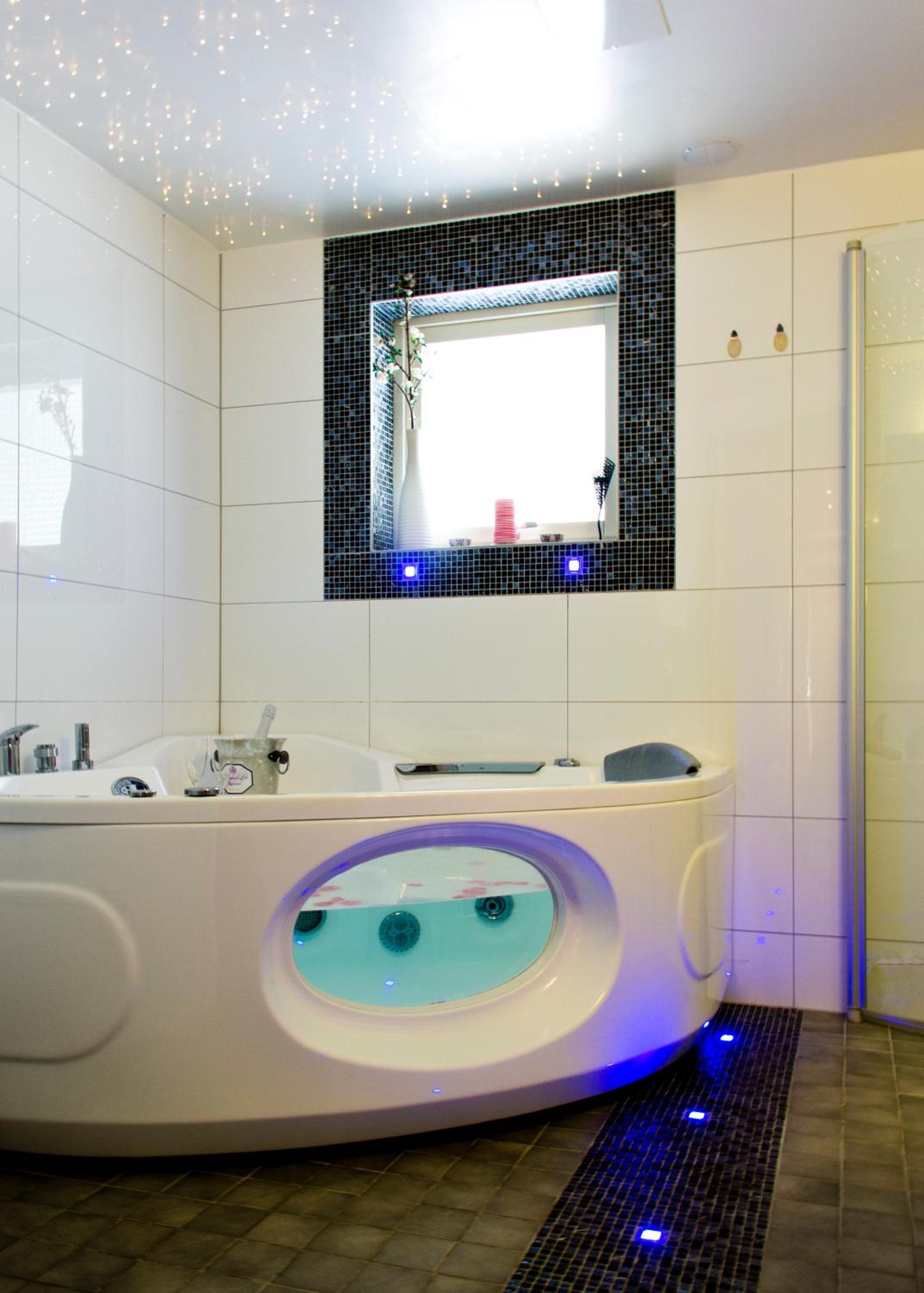 Double Room with Spa Bath  - Photo 3