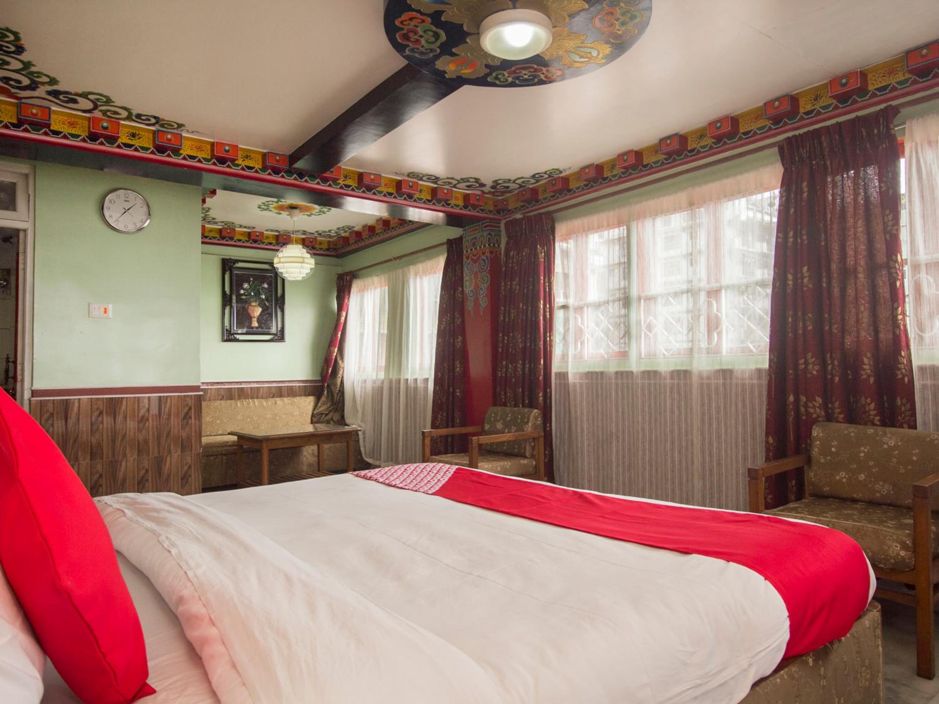 Deluxe Suite - Photo 12