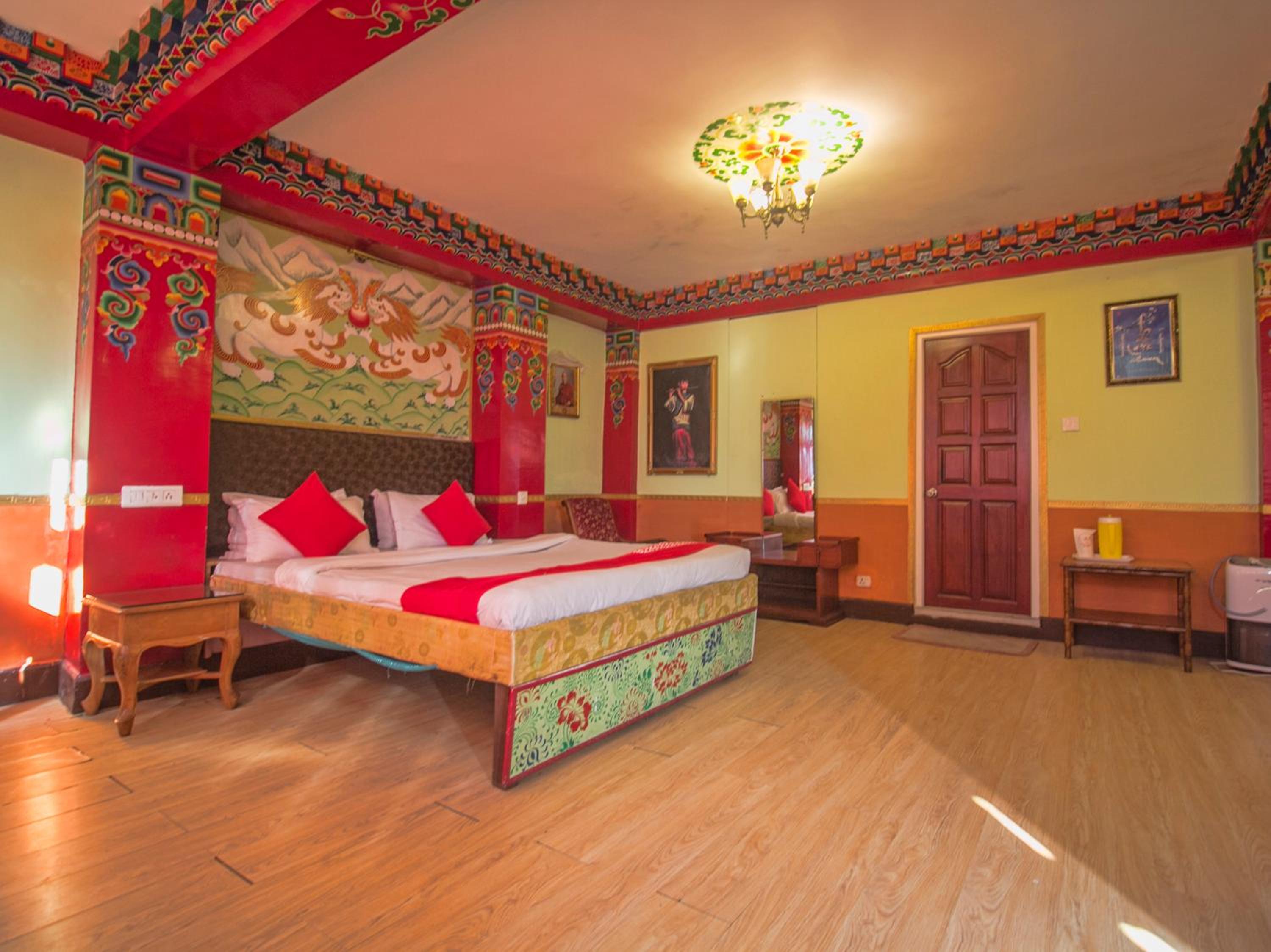 Suite - Photo 11