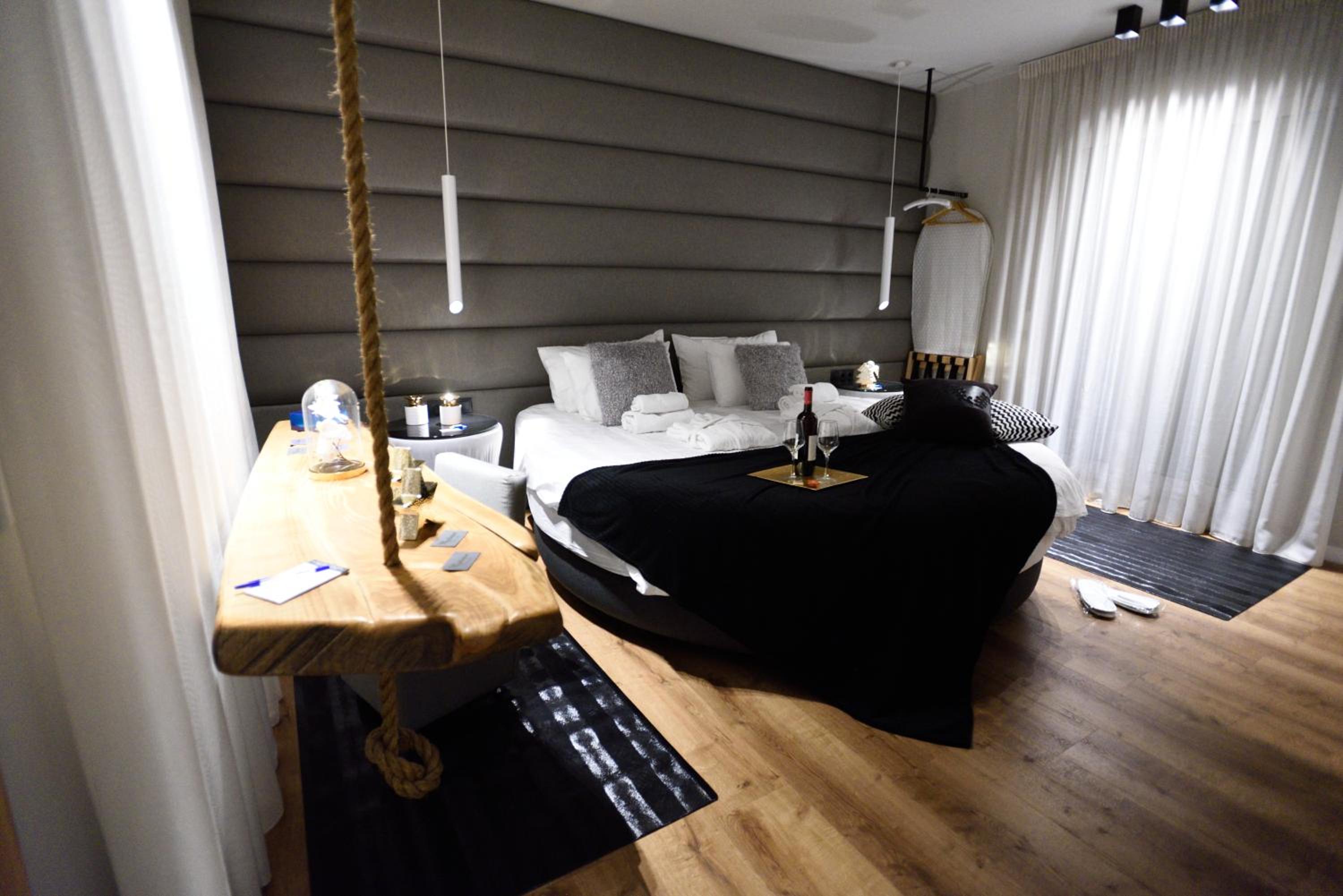 Suite with Jacuzzi photo 1
