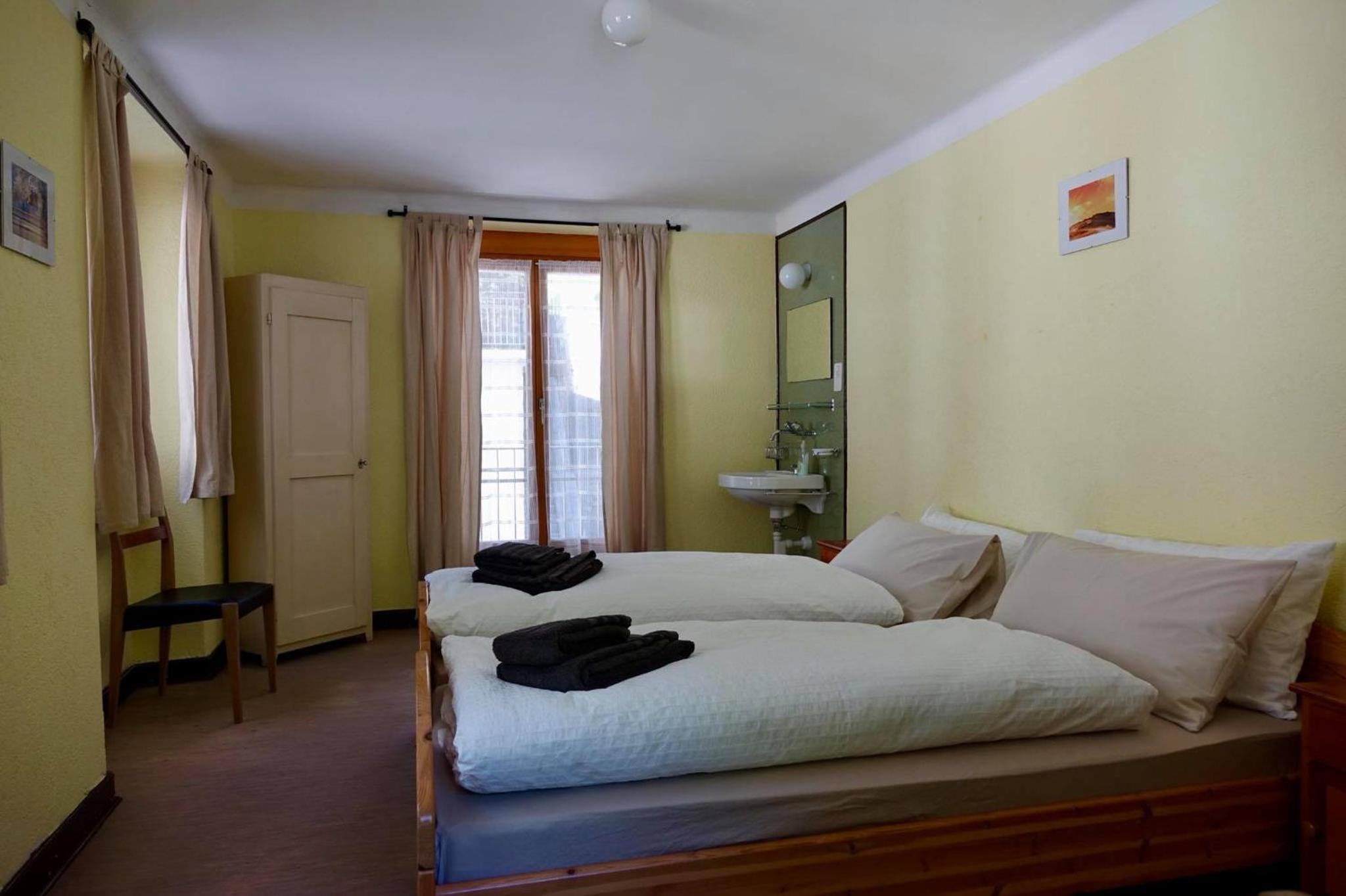 Double Room with Mountain View - Photo 3