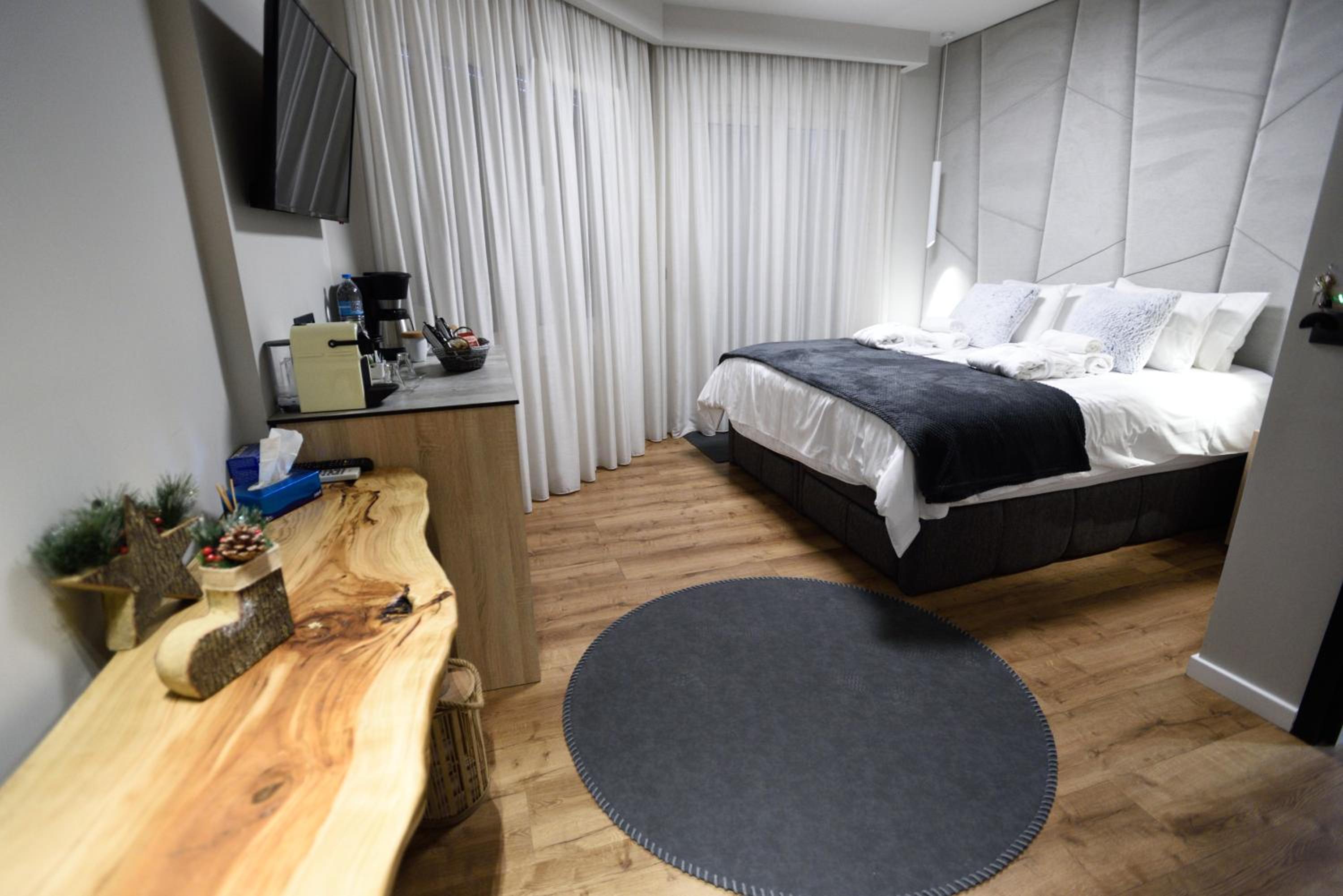 Superior Double or Twin Room with Partial Sea View photo 1