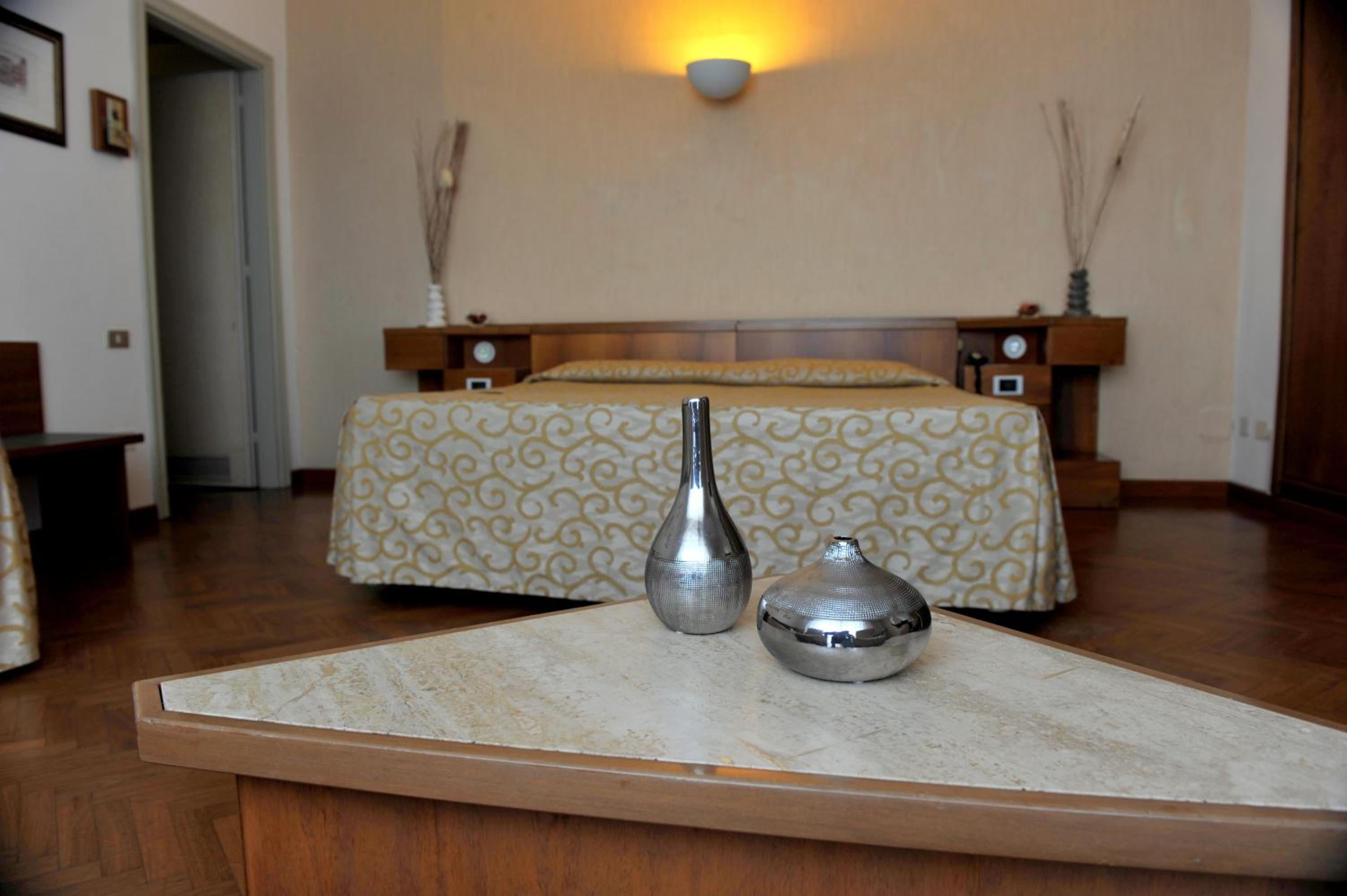 Double or Twin Room with Park View - Photo 2