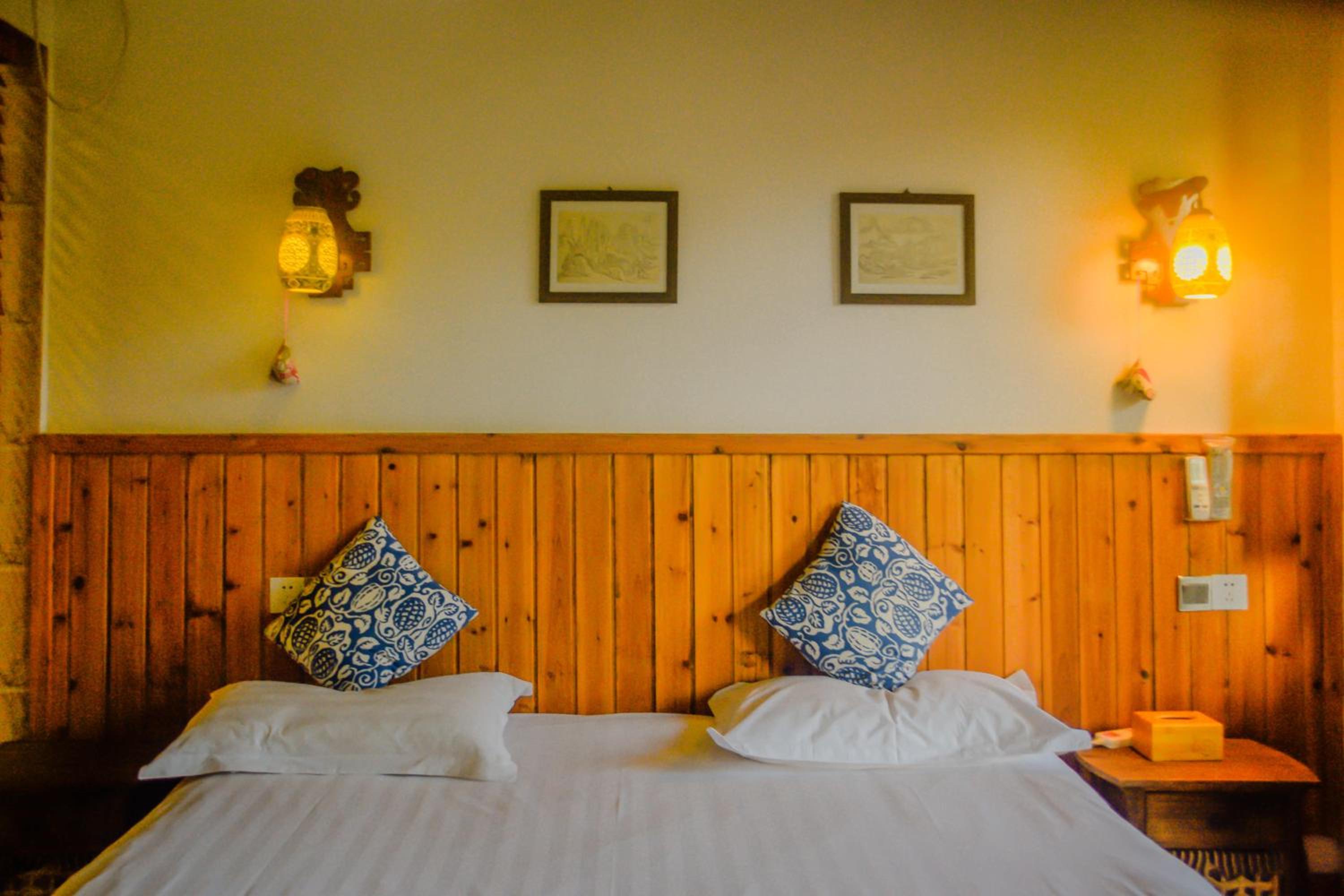 Queen Room with Garden View and Balcony photo 2