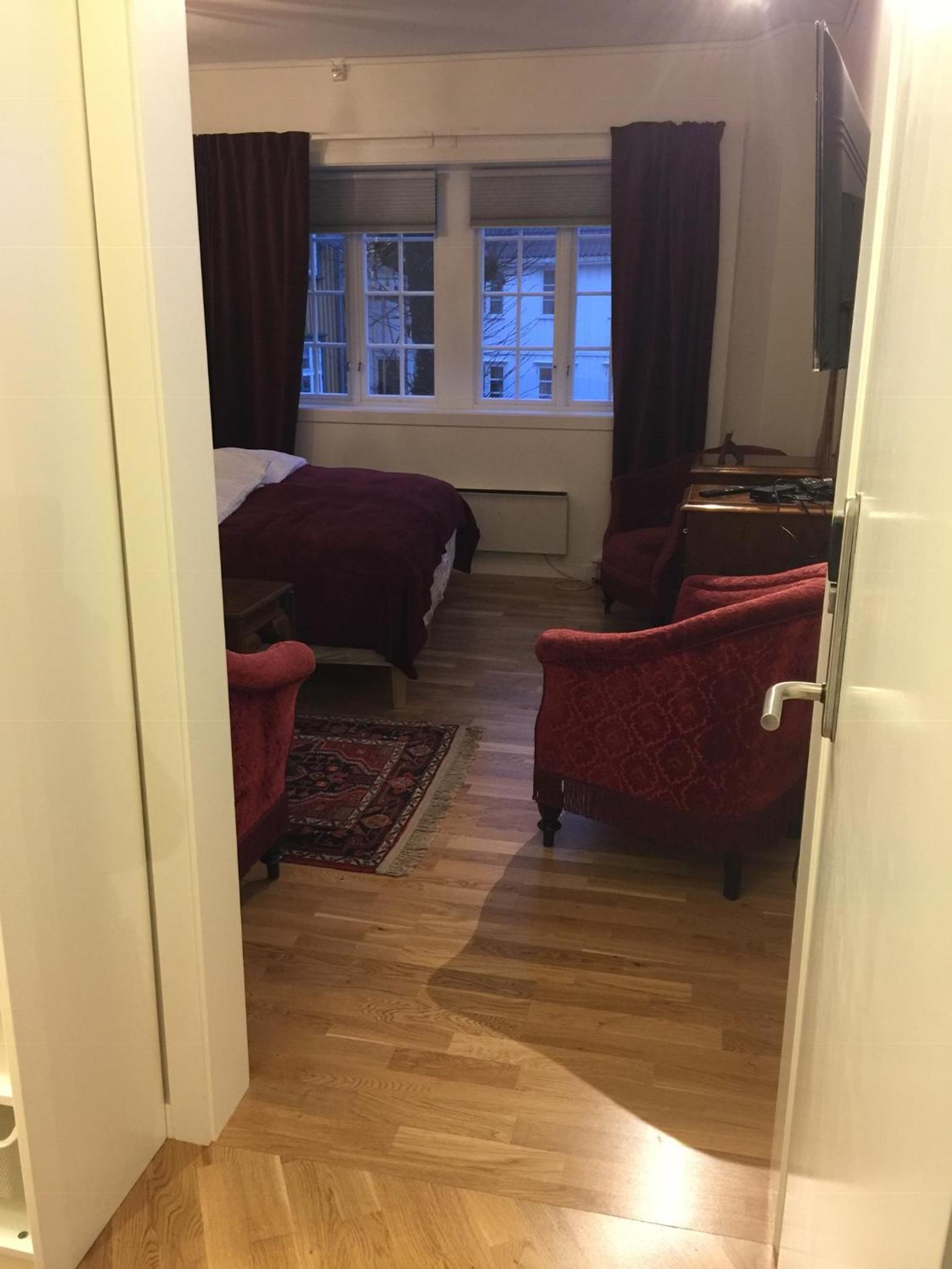 Superior Double or Twin Room with City View - Photo 17
