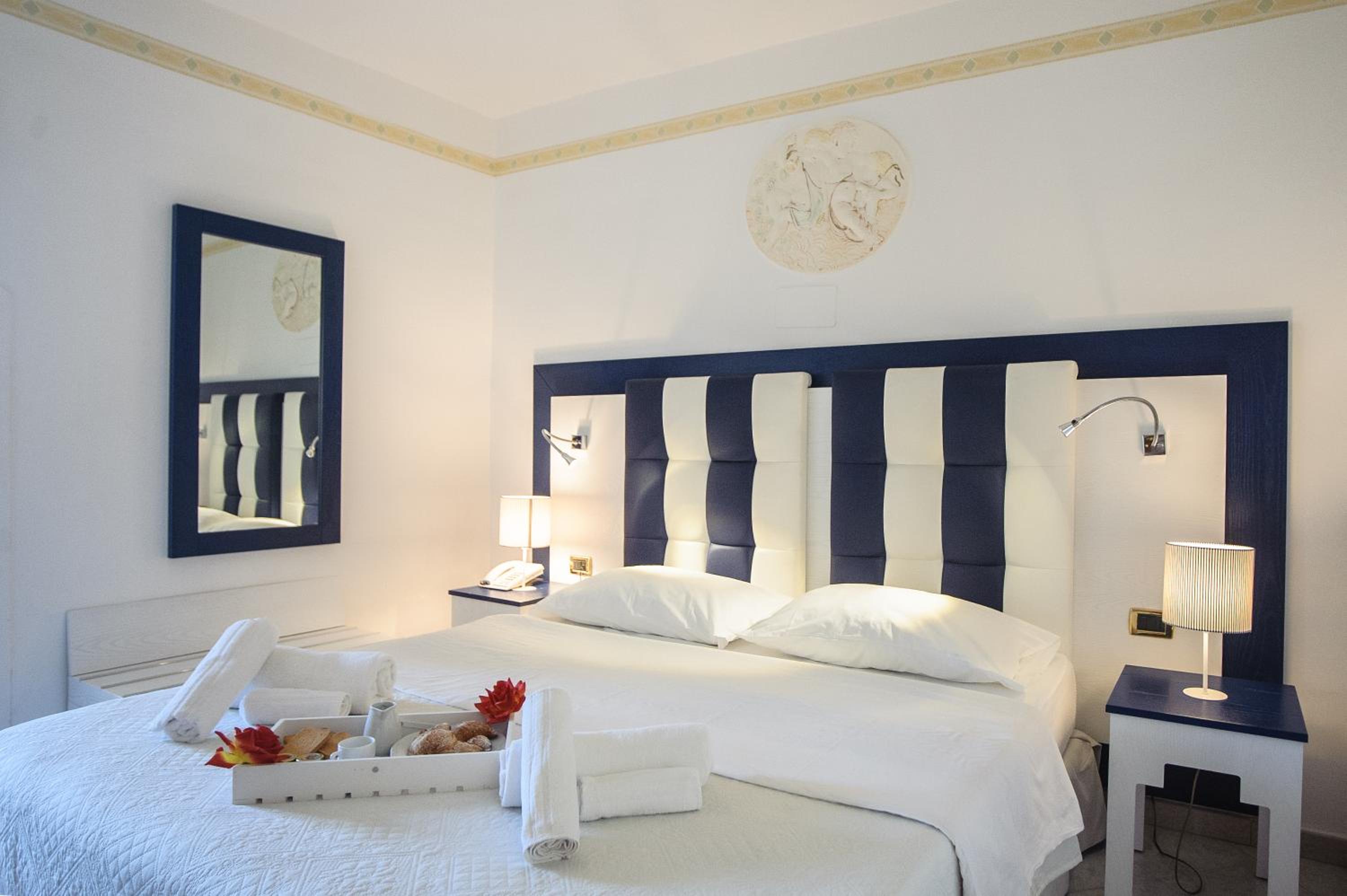 Double Room - Photo 7