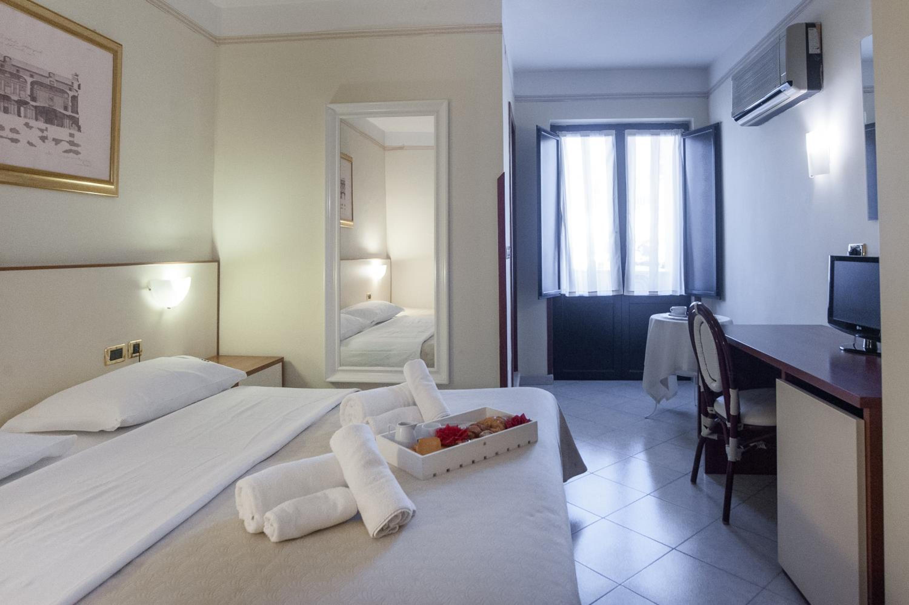 Double Room - Photo 6