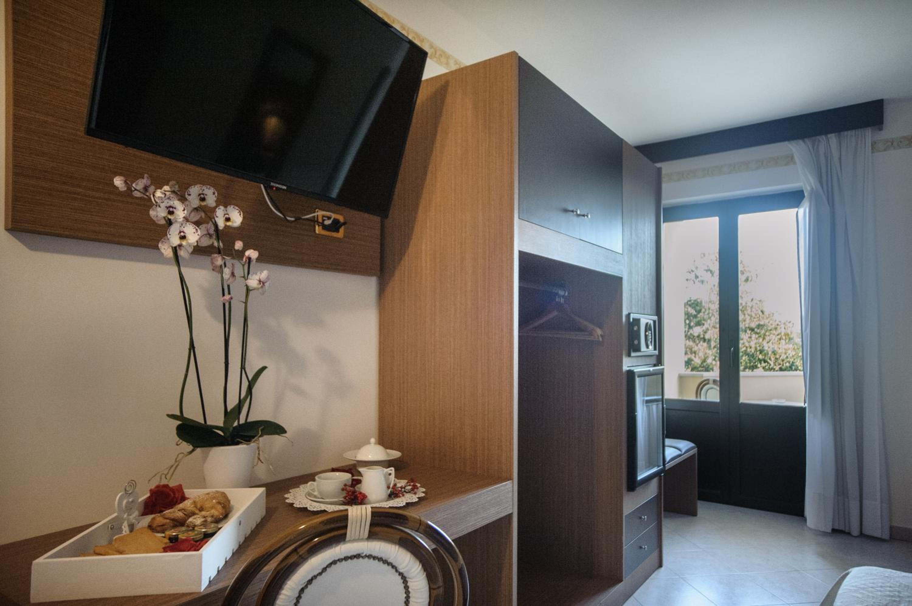Double Room - Photo 2