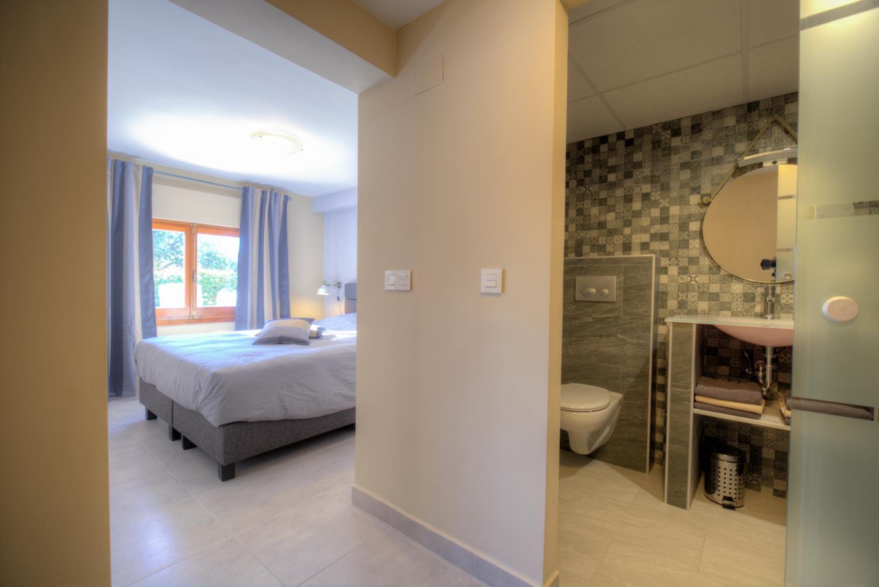 Double Room with Private Bathroom photo 3