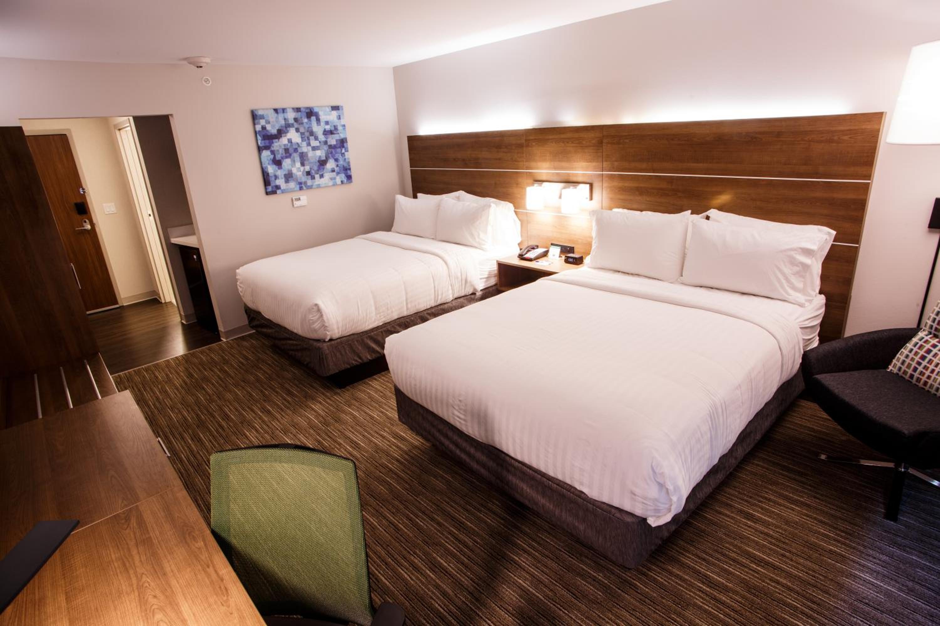 Standard Queen Room with Two Queen Beds and Mobility Accessible Tub