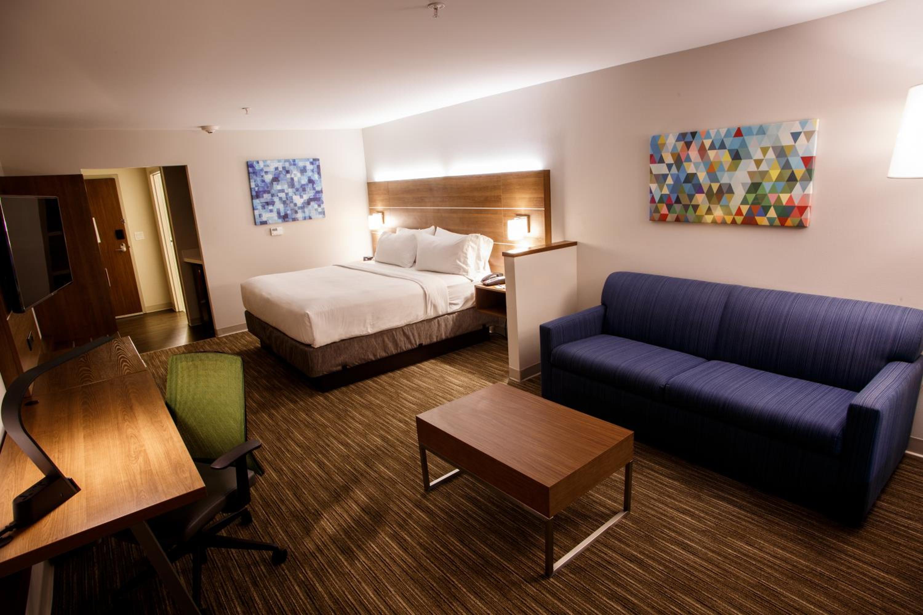 King Room - Mobility Access/Roll in Shower - Non-Smoking