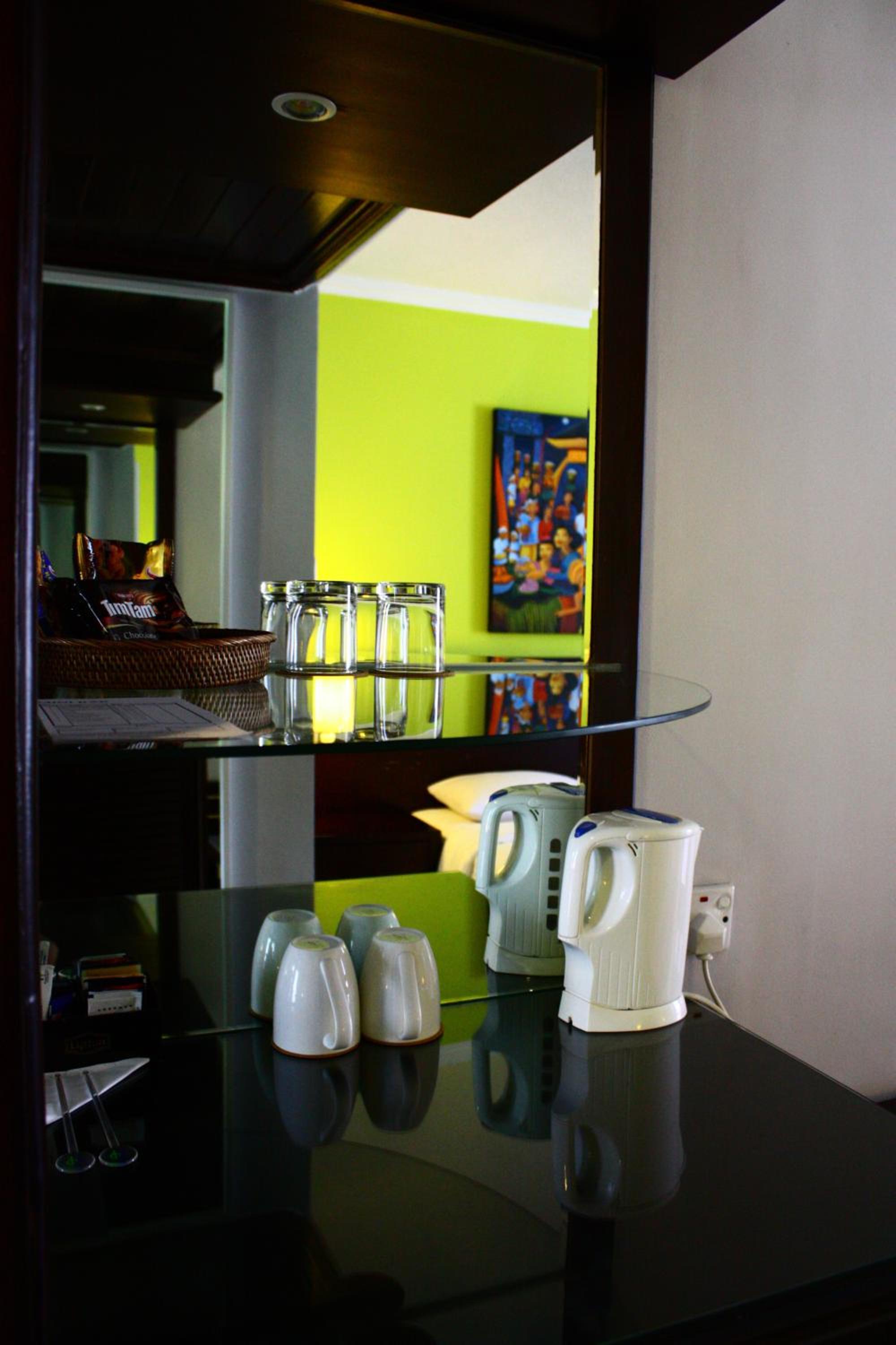 Double or Twin Room with Pool View - Photo 8