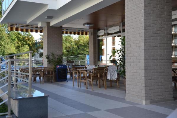 Apartment with Terrace - Photo 5