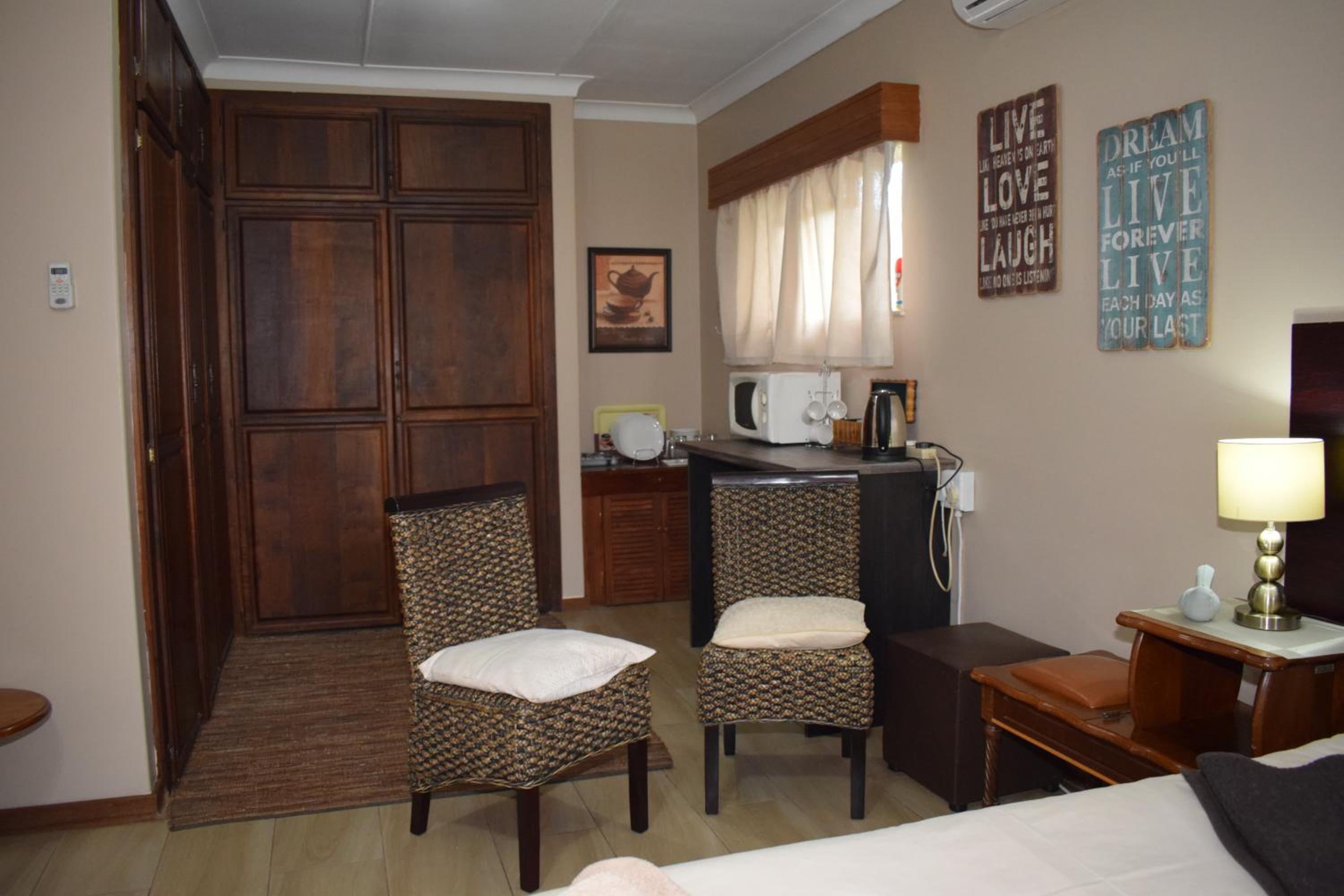 Standard Family Room - Photo 8
