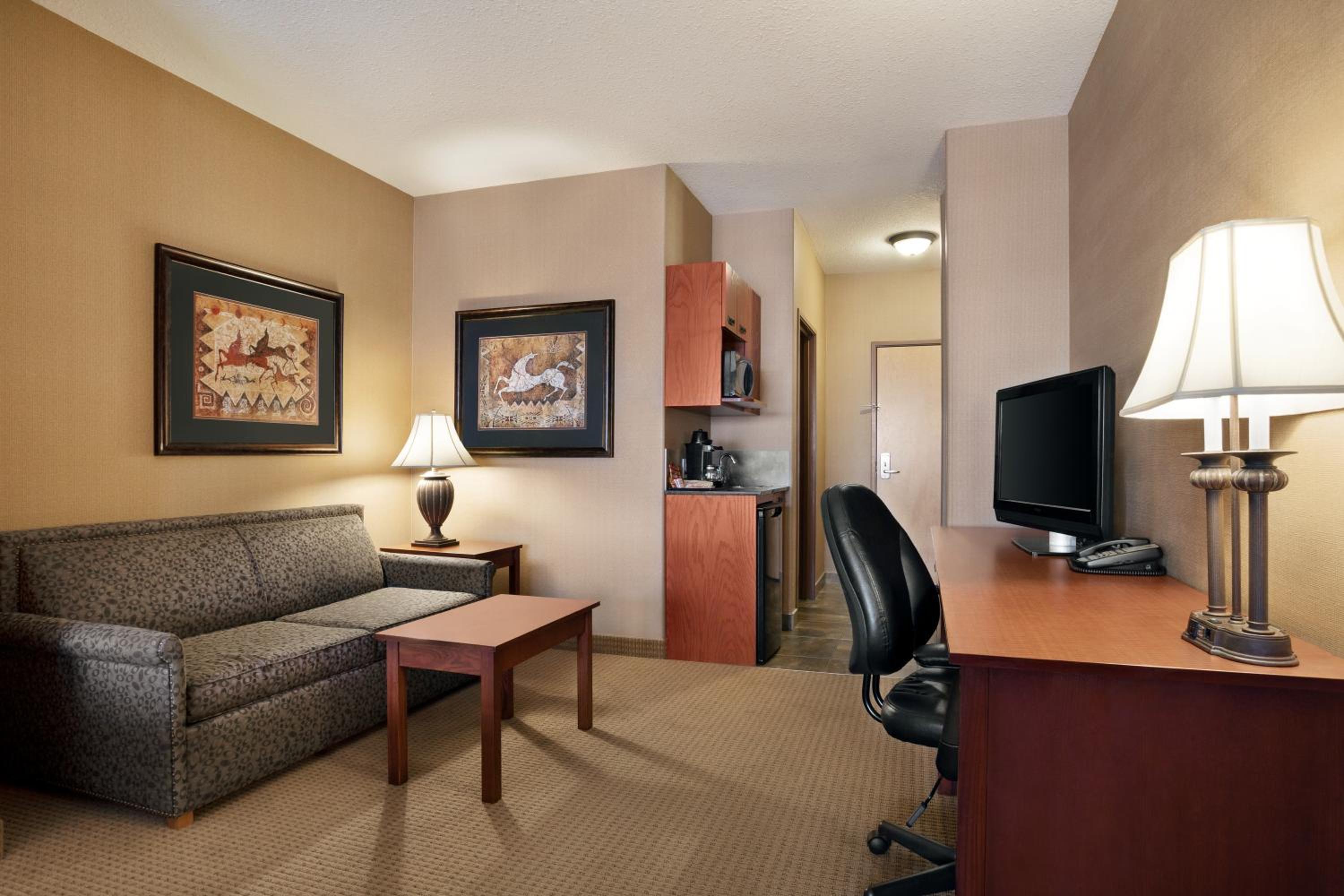 Studio Queen Suite with Two Queen Beds - Non-Smoking - Photo 1