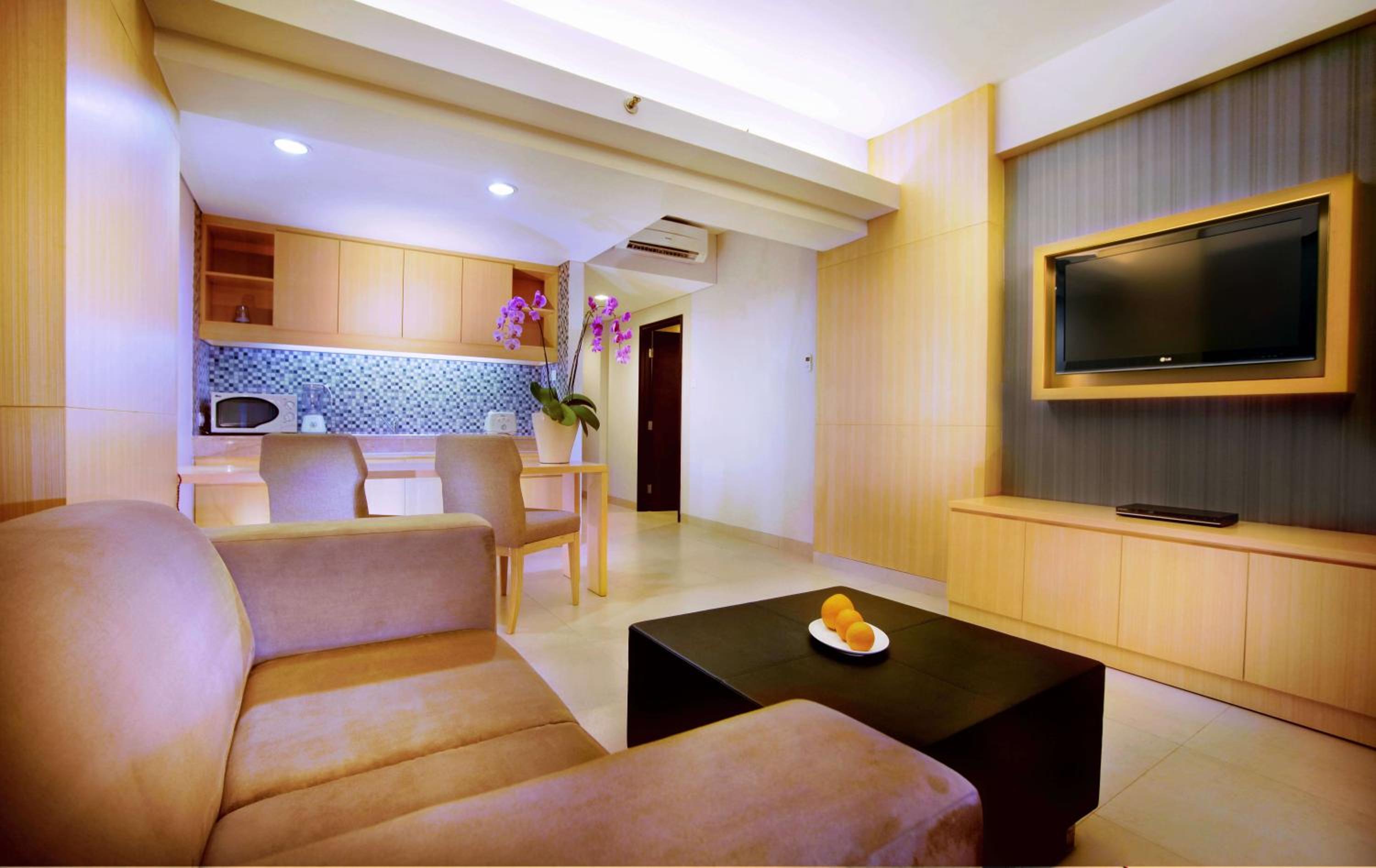 Executive Suite - Photo 6