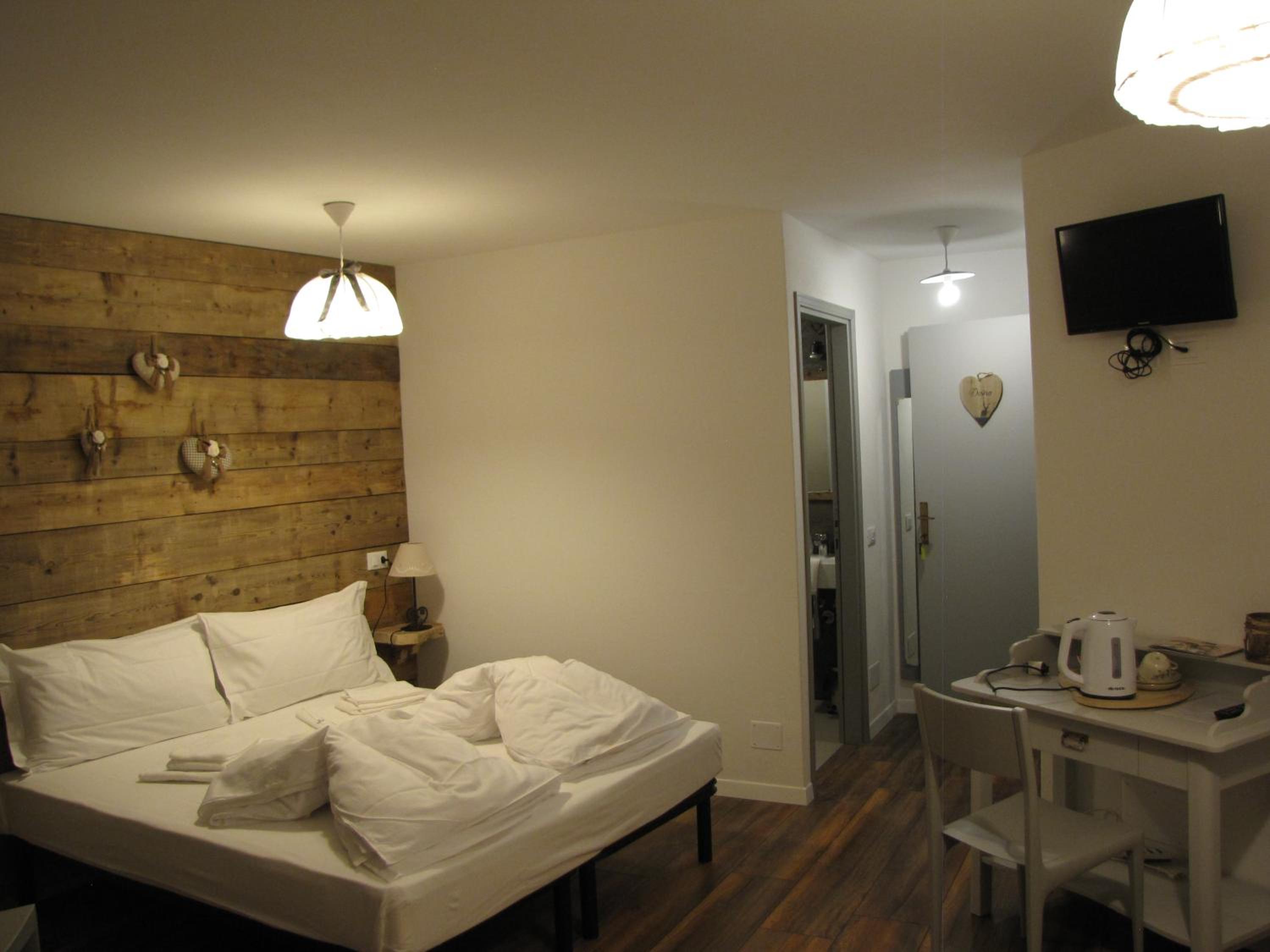 Comfort Triple Room with Shower photo 2