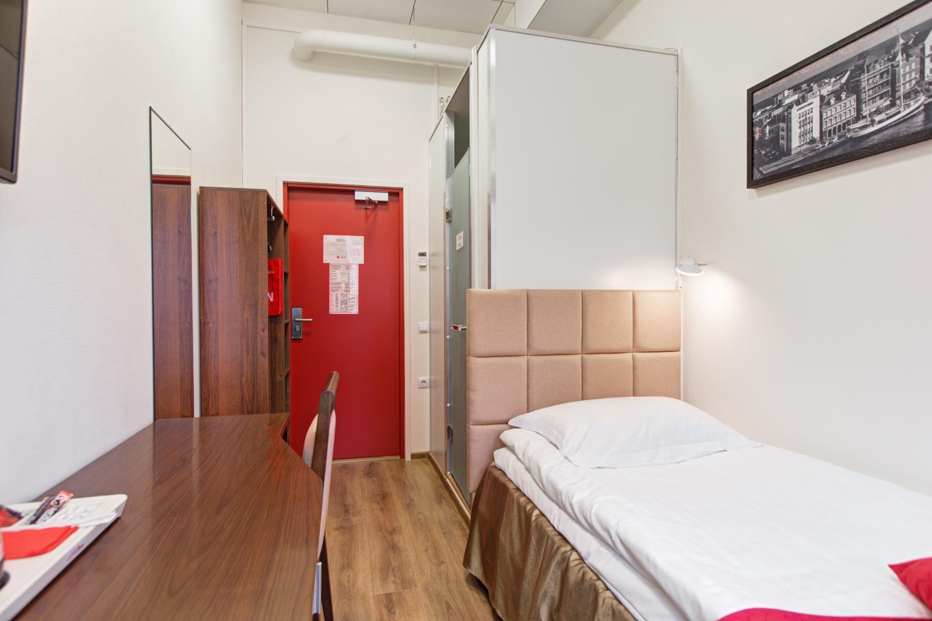 Single Room with Private Toilet and SHARED Shower photo 2