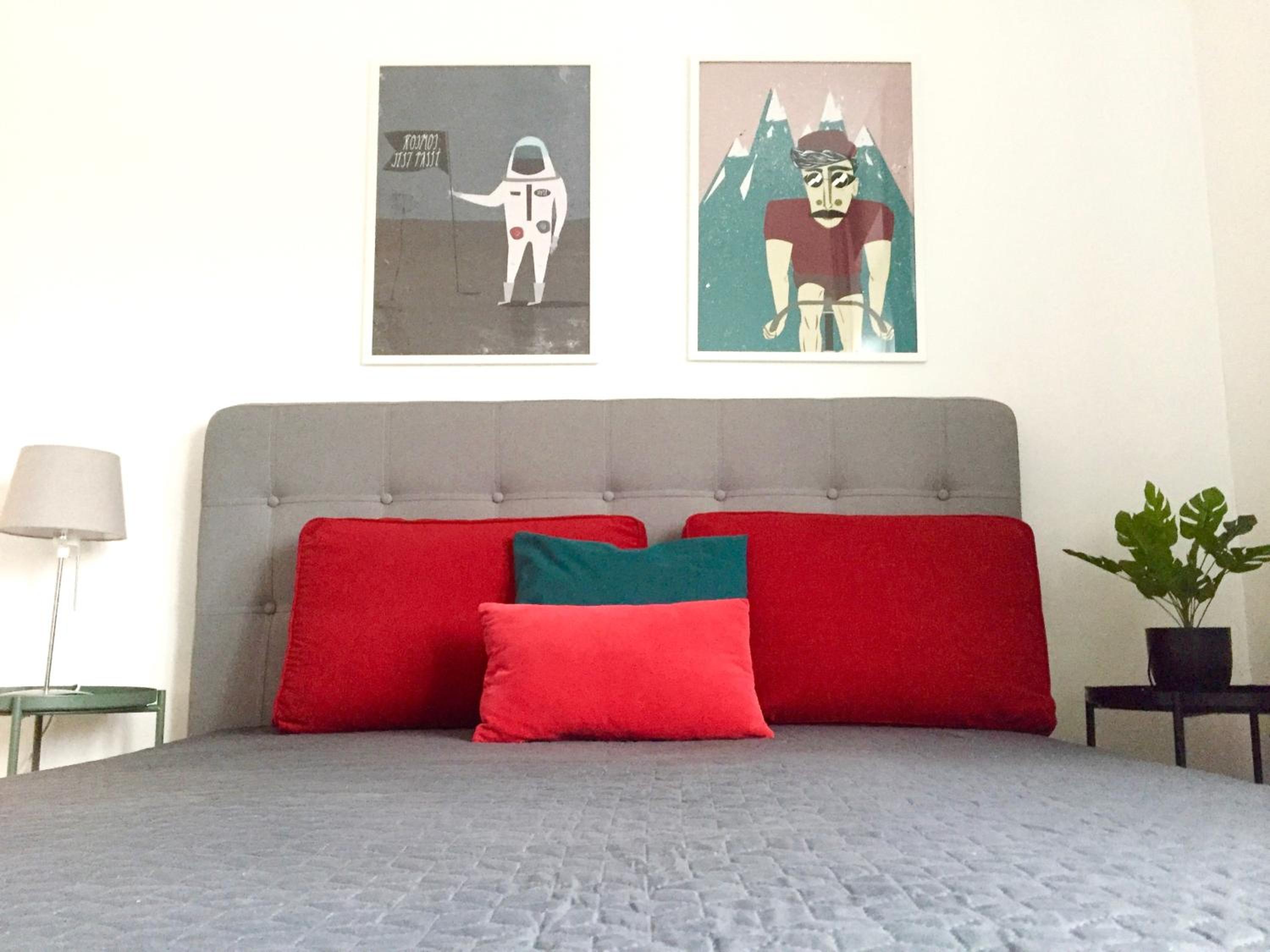 Deluxe One-Bedroom Apartment