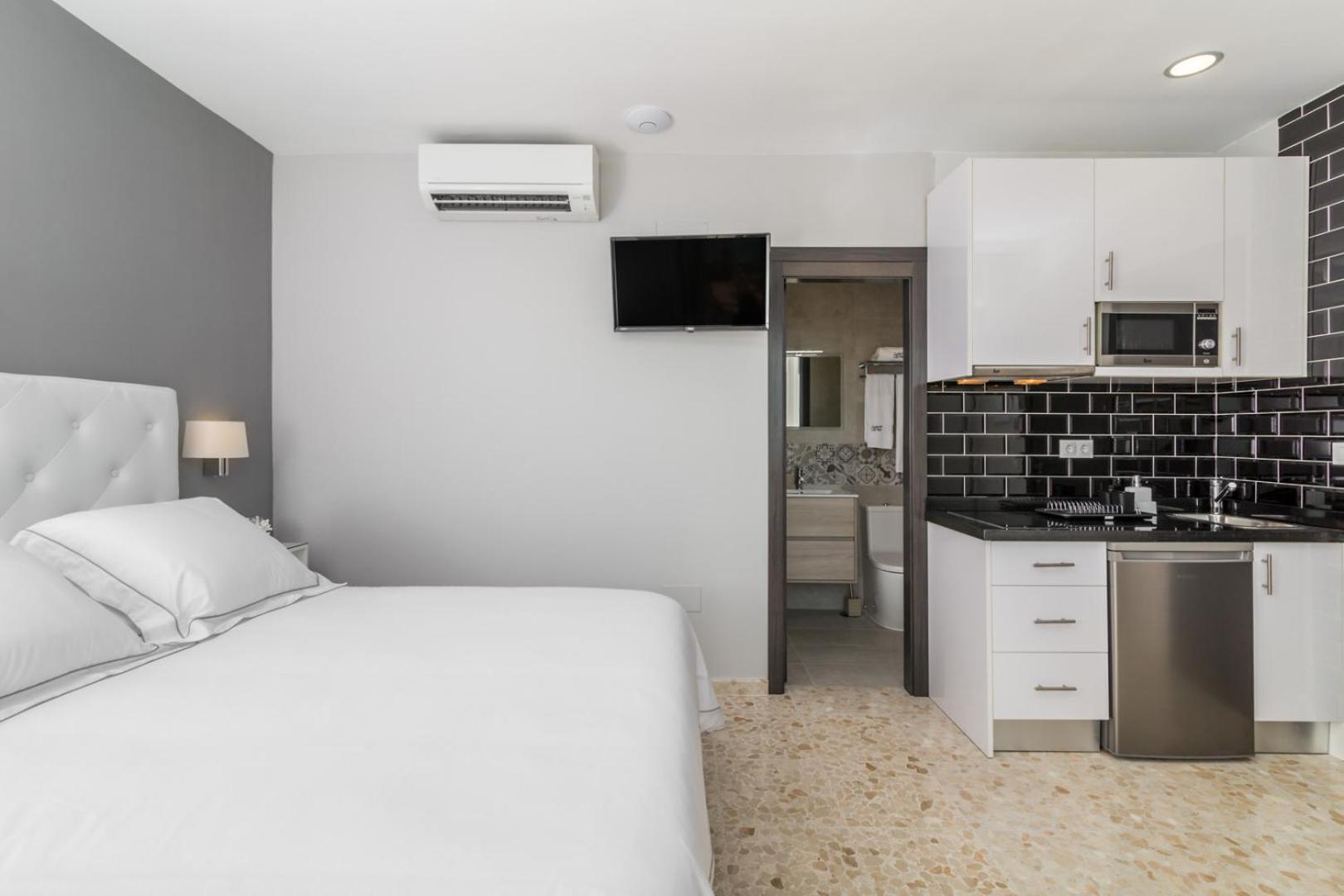 Apartment with Sea View - Photo 4