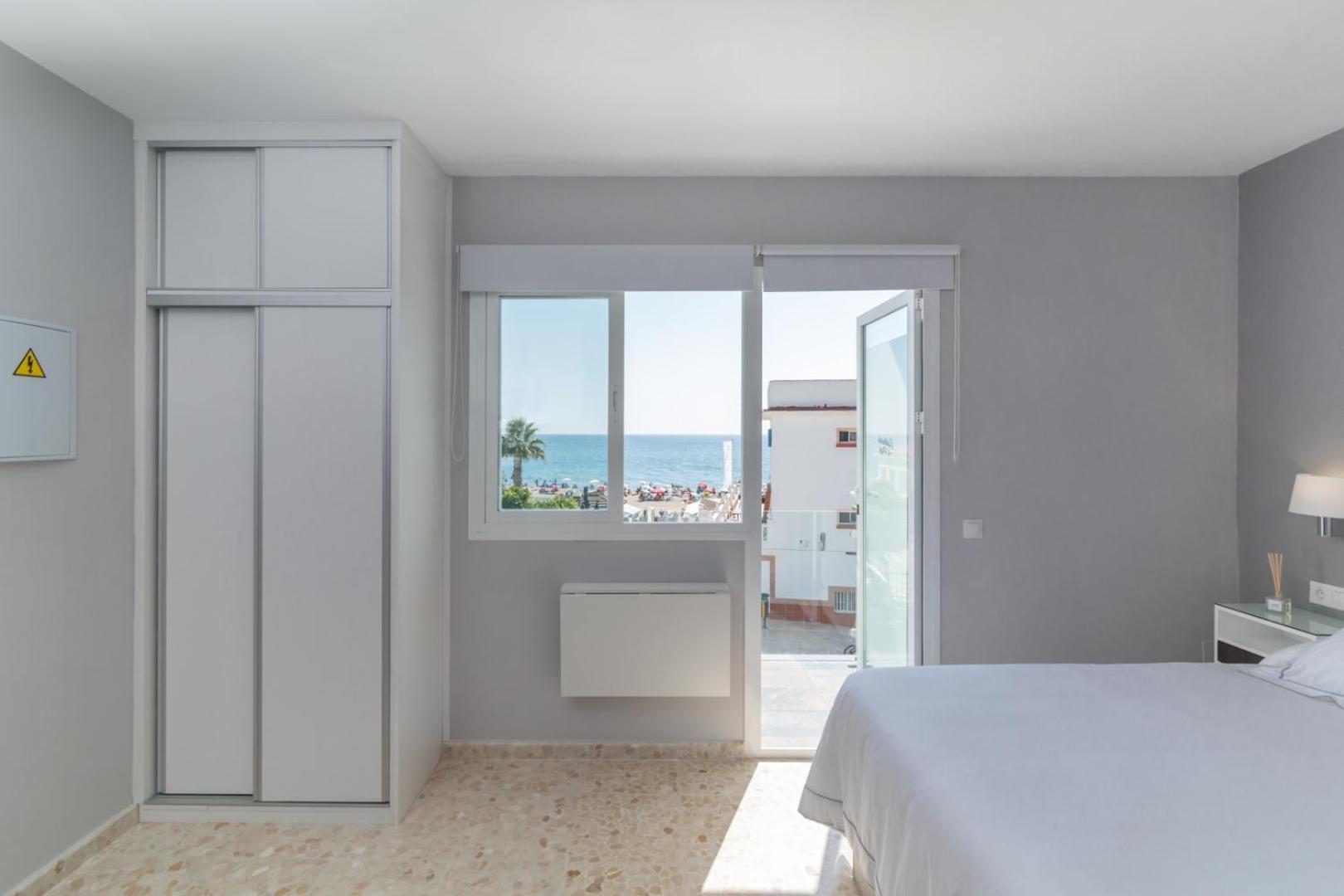 Apartment with Sea View - Photo 6