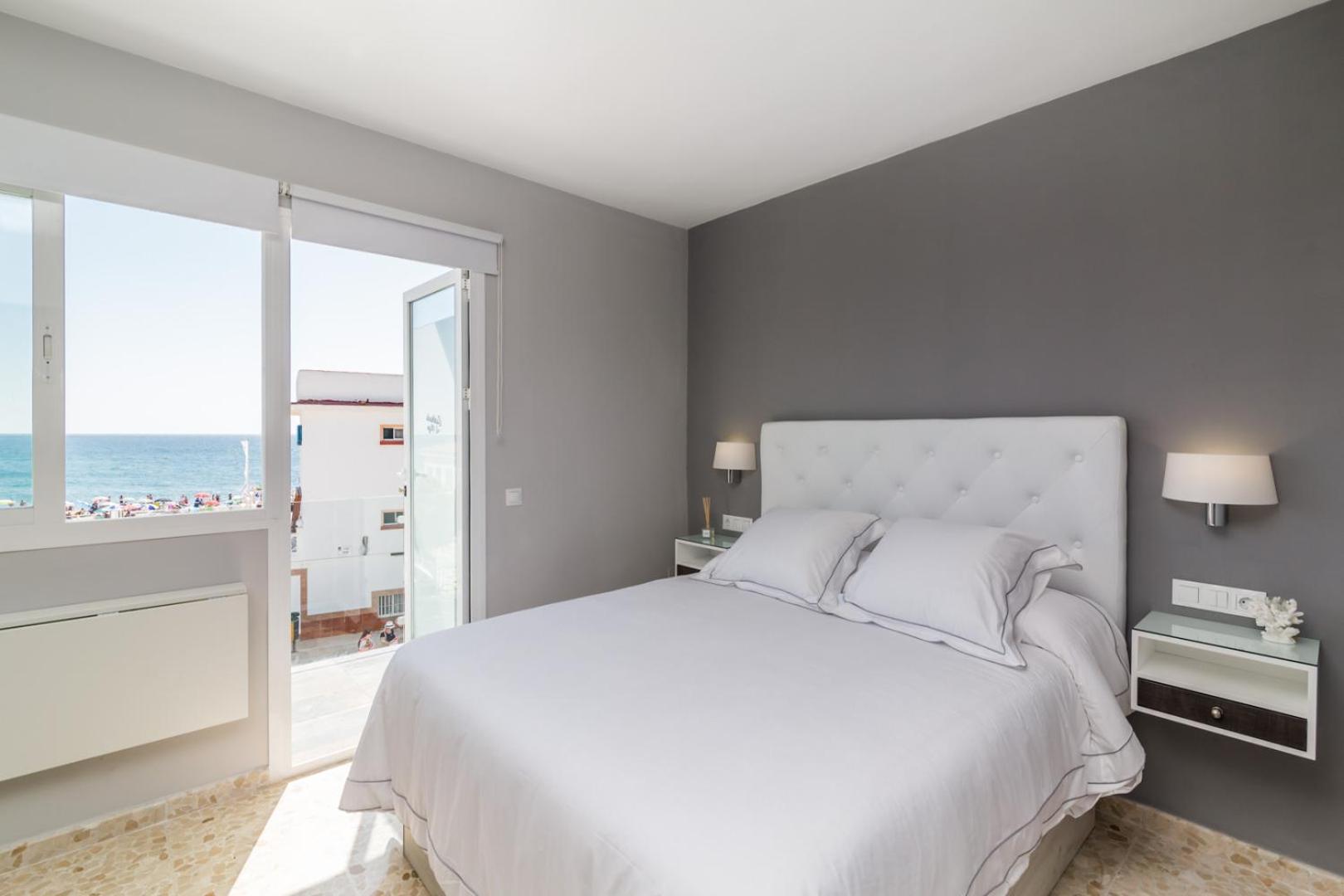 Apartment with Sea View - Photo 9