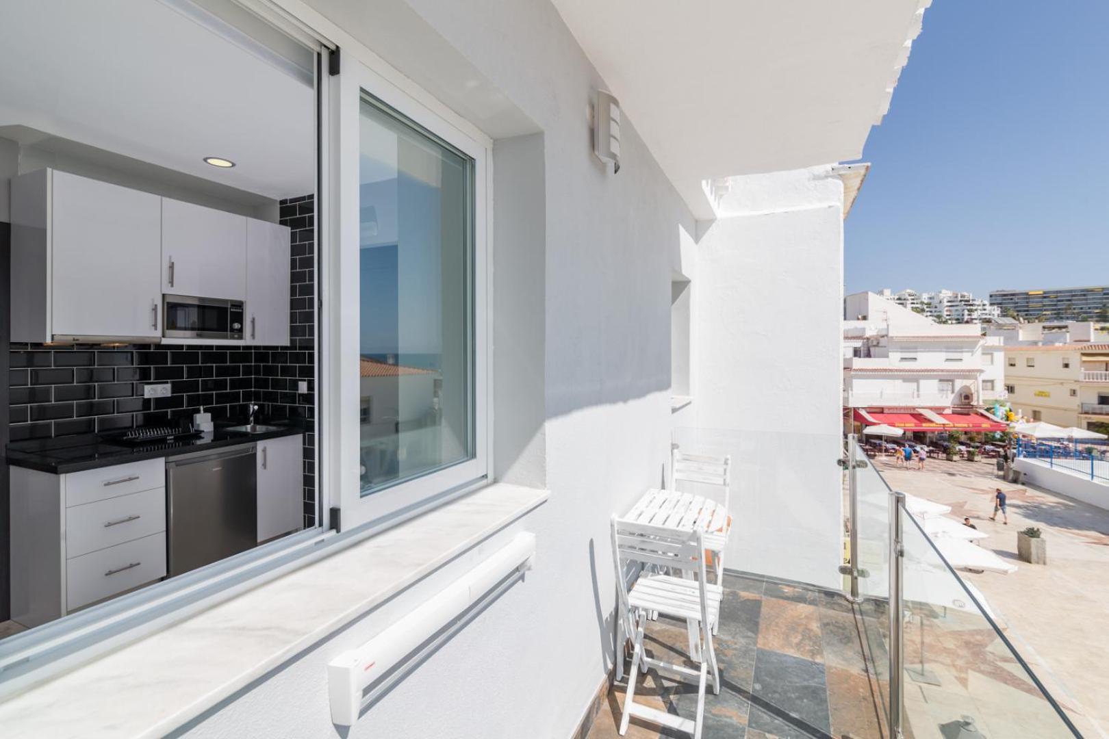 Apartment with Sea View - Photo 7