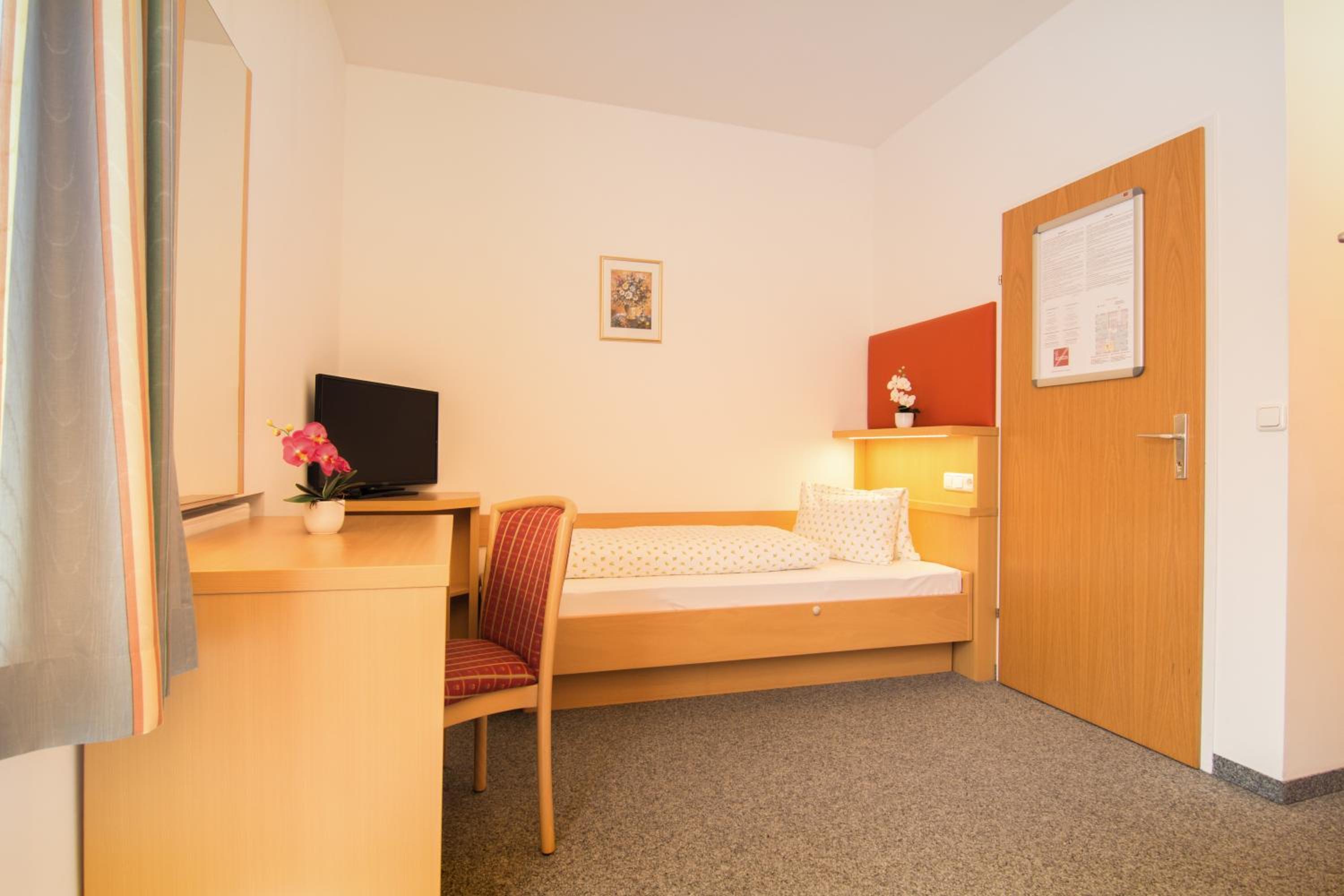 Single Room photo 3