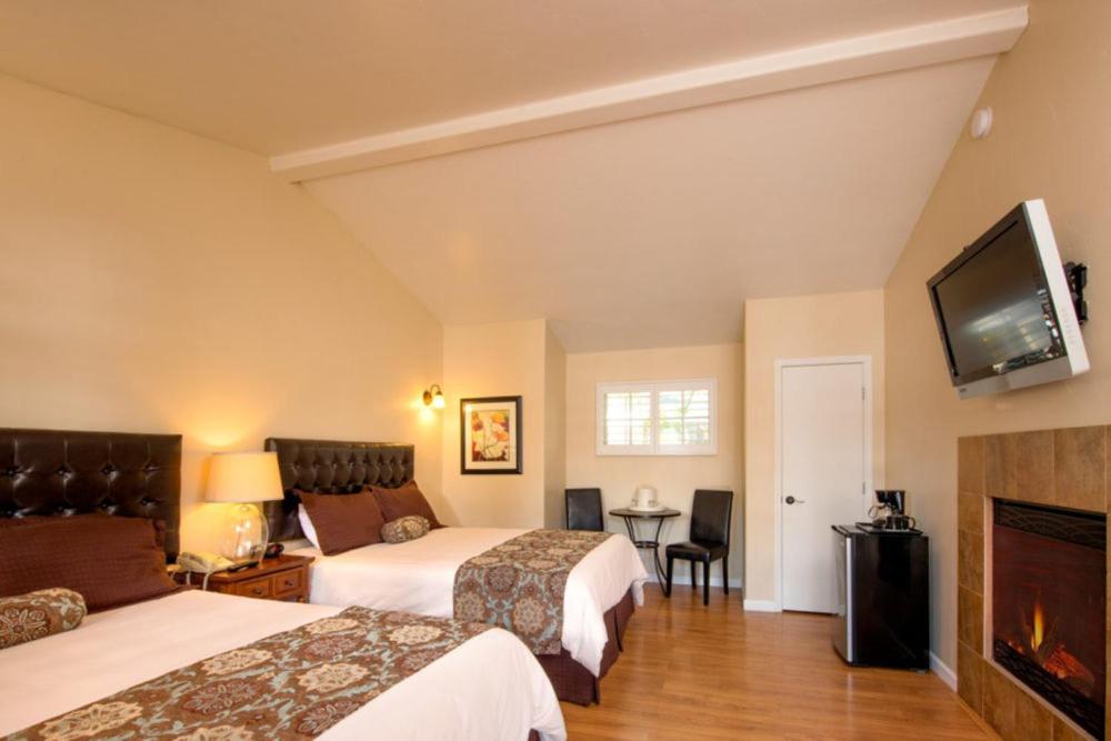 Deluxe Queen Room with Two Queen Beds - Photo 1