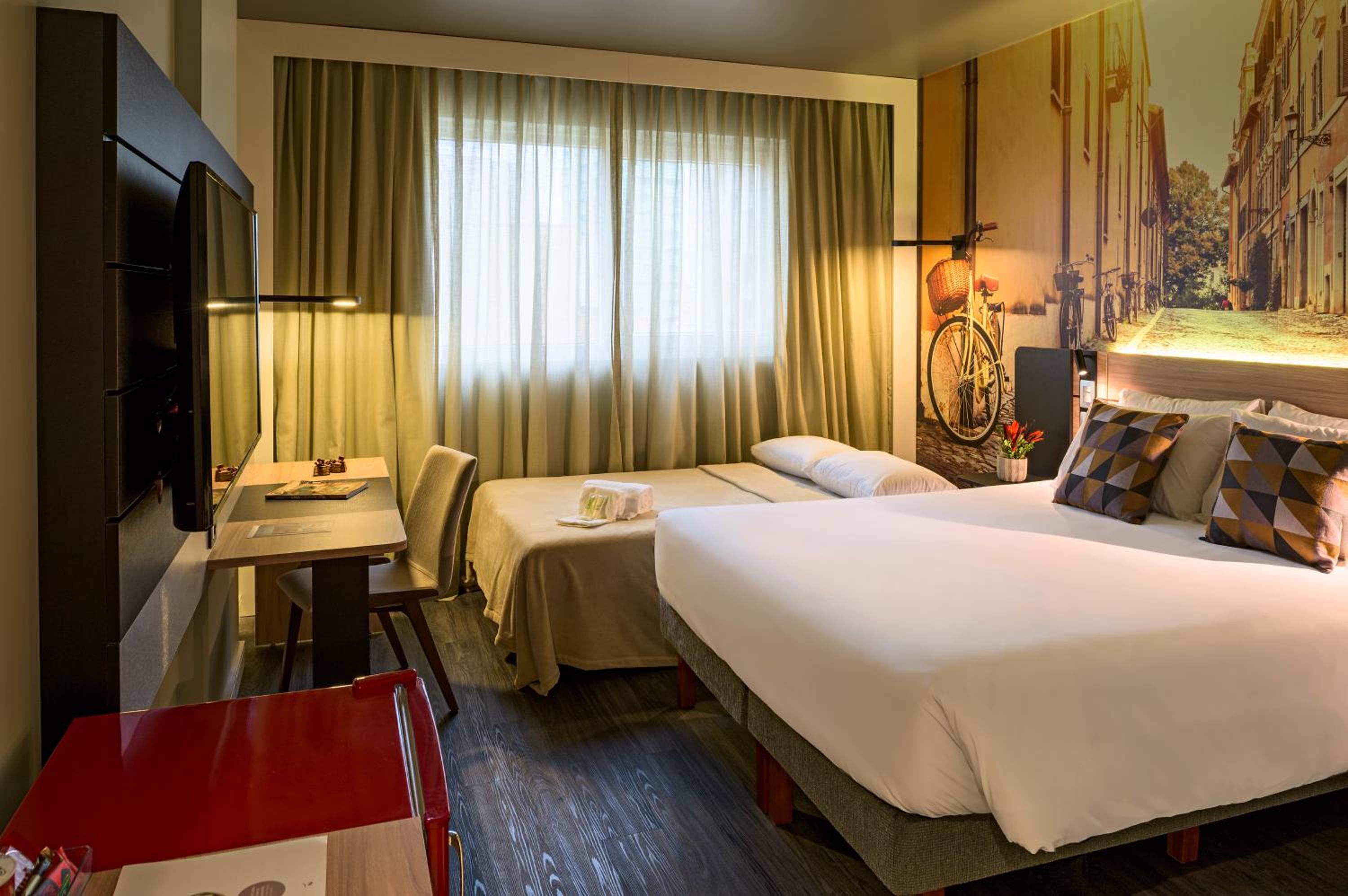 Superior Double Room with Sofa Bed thumbnail 5