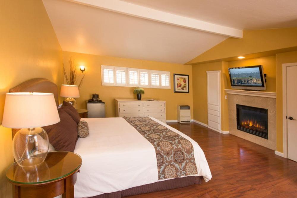 Standard King Room - Photo 3