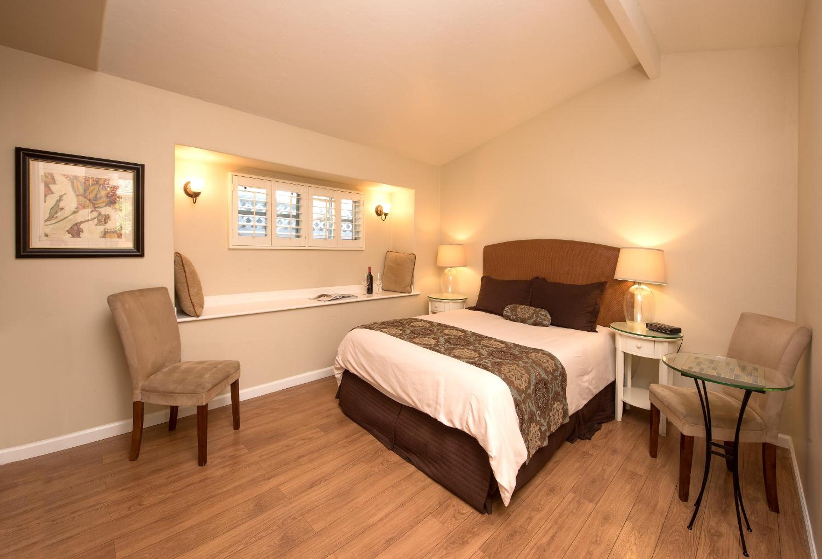 Standard King Room - Photo 1