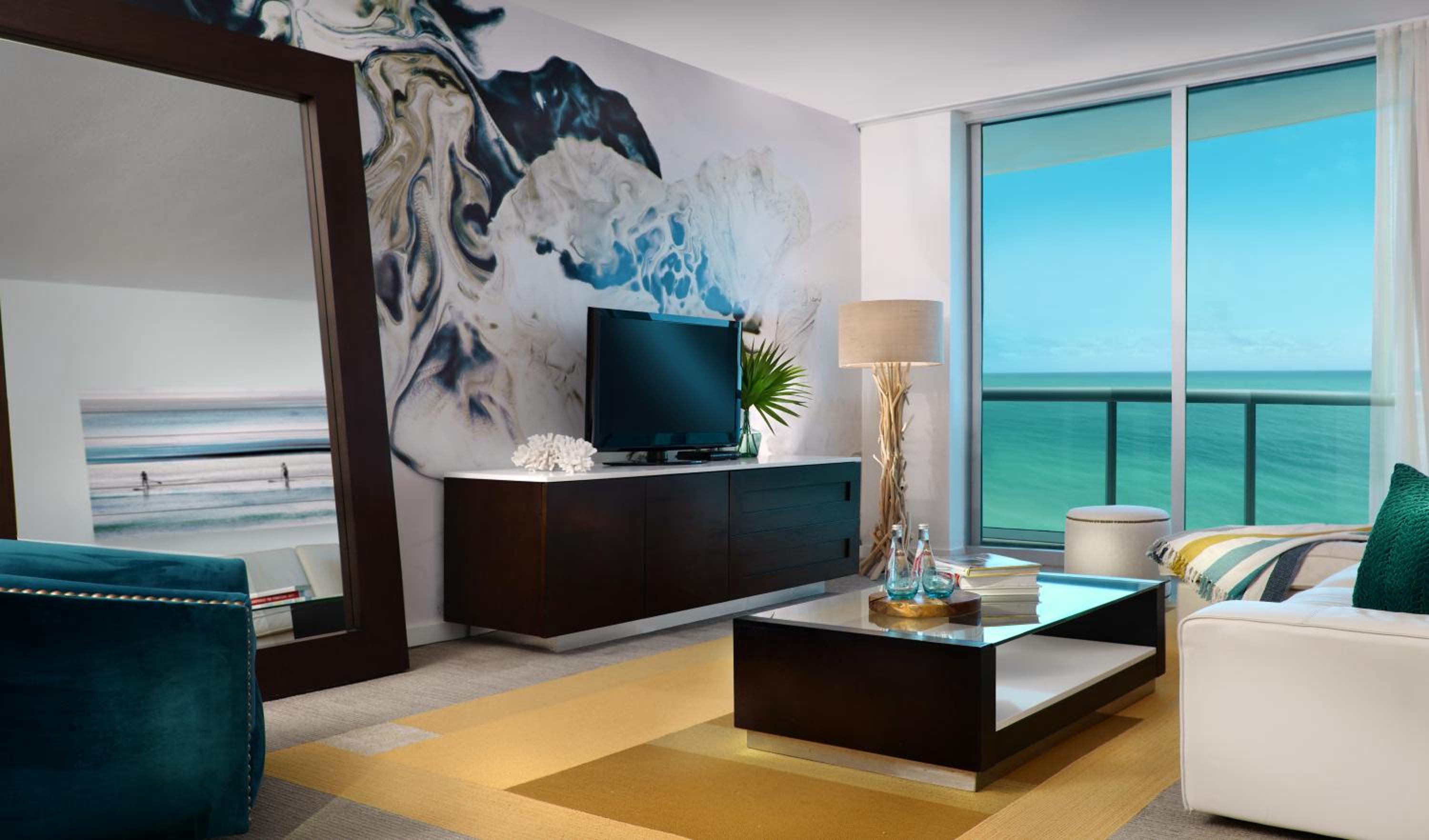 One-Bedroom Ocean Front Suite - Photo 6