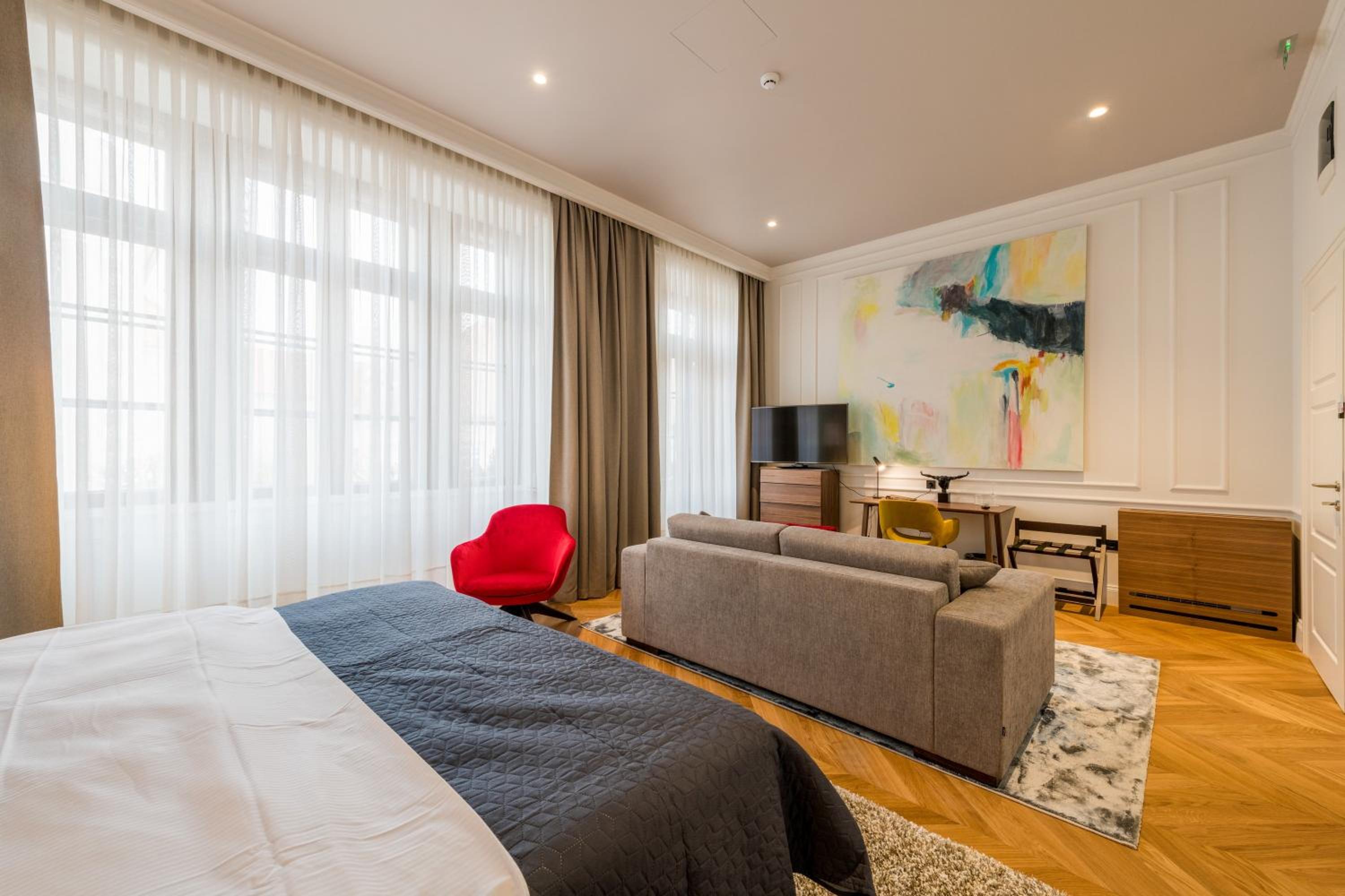Deluxe Double Room with Balcony photo 1