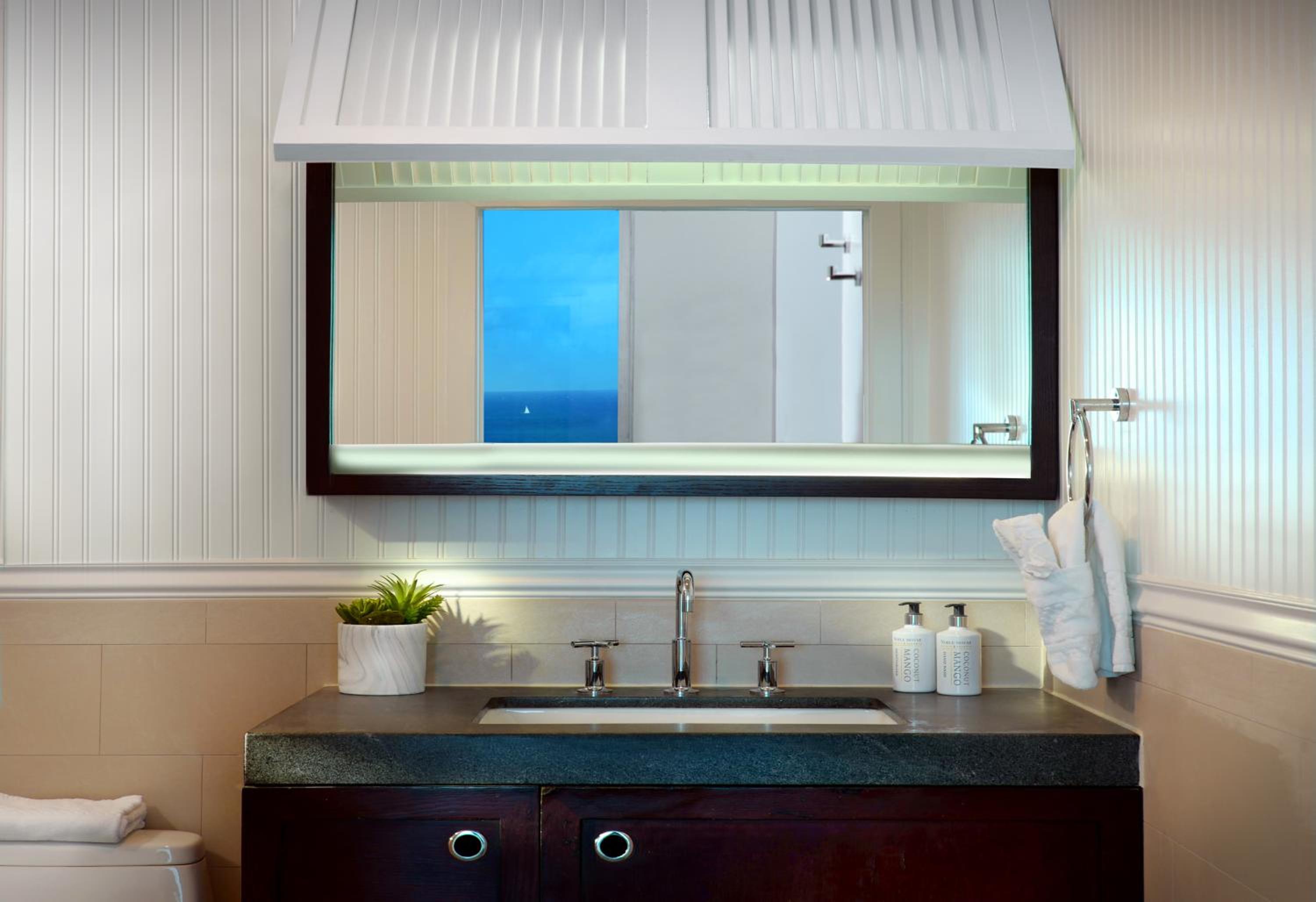 One-Bedroom City View Suite - Photo 3