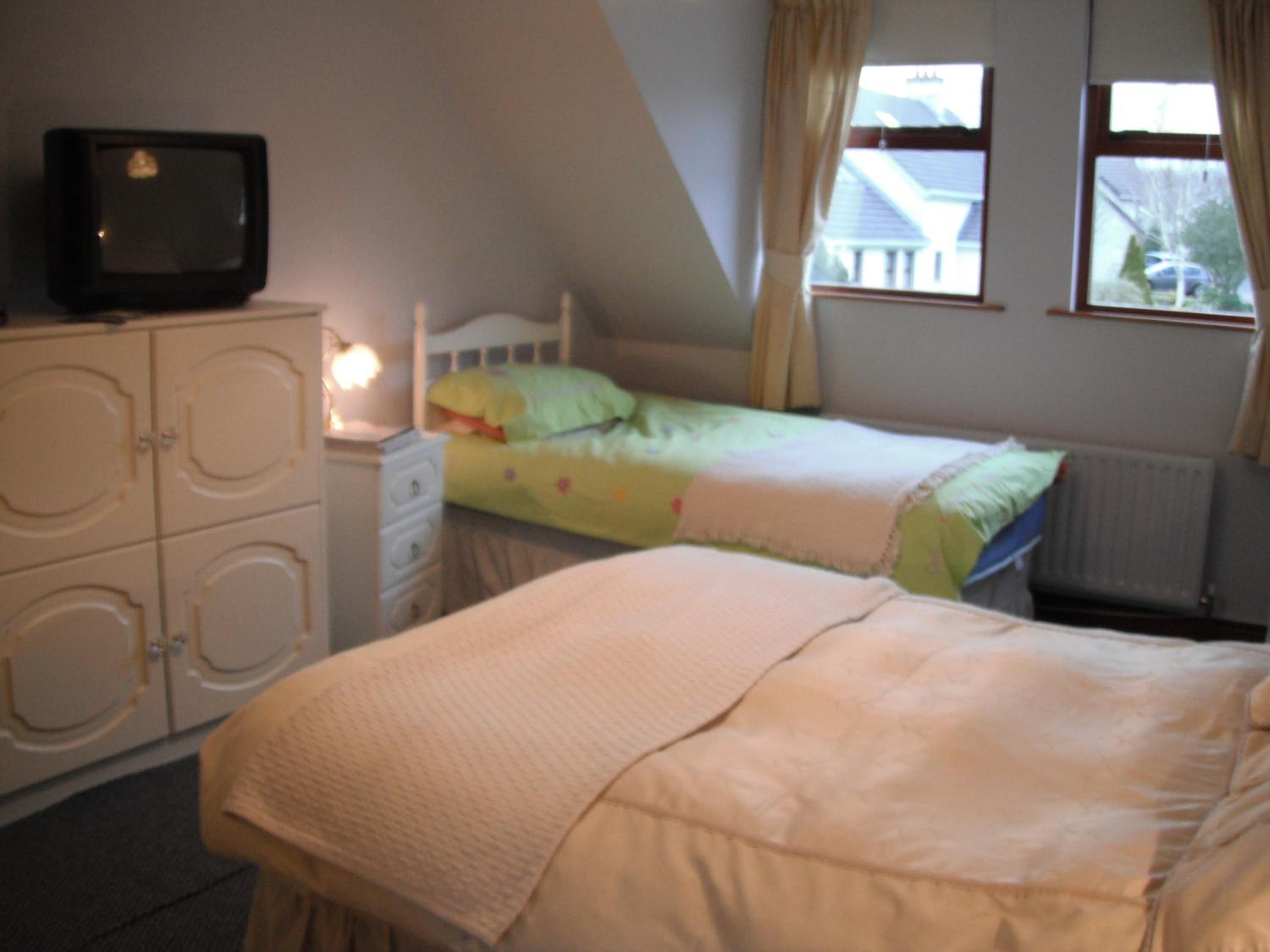 Family Room (3 Adults) - Photo 1
