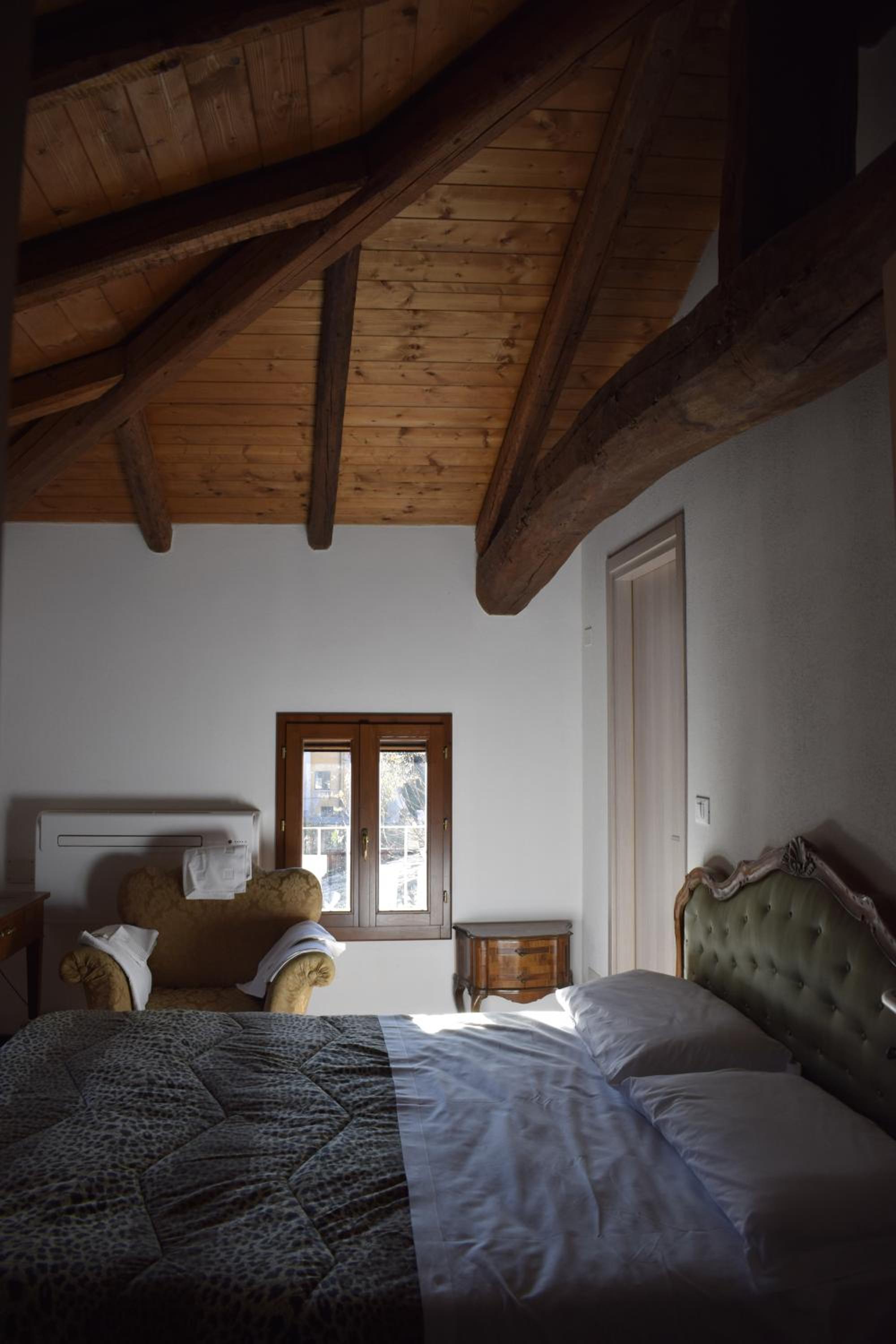 Double Room with Private Bathroom - Photo 2