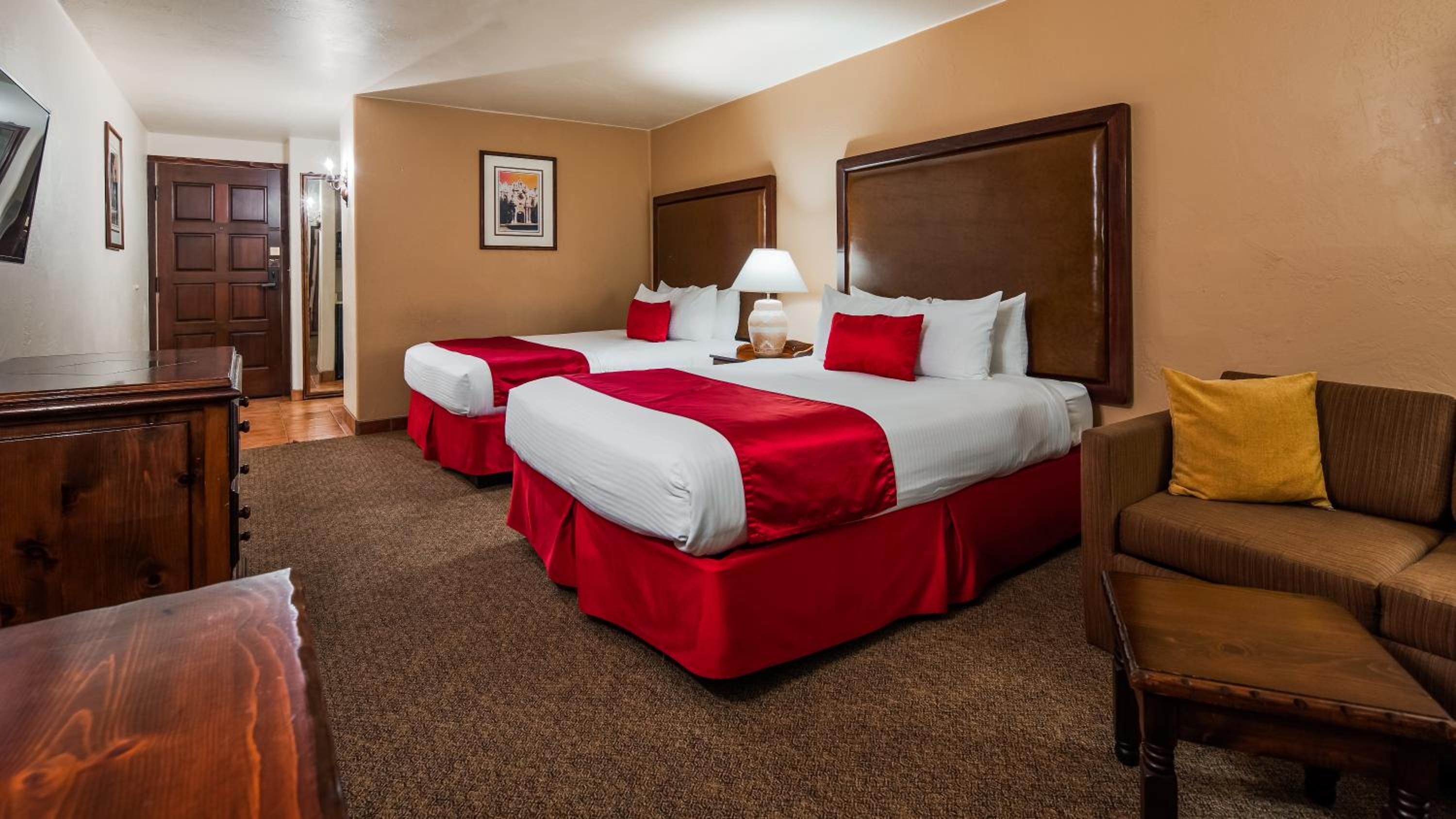 Large Queen Room with Two Queen Beds - Non-Smoking - Photo 1